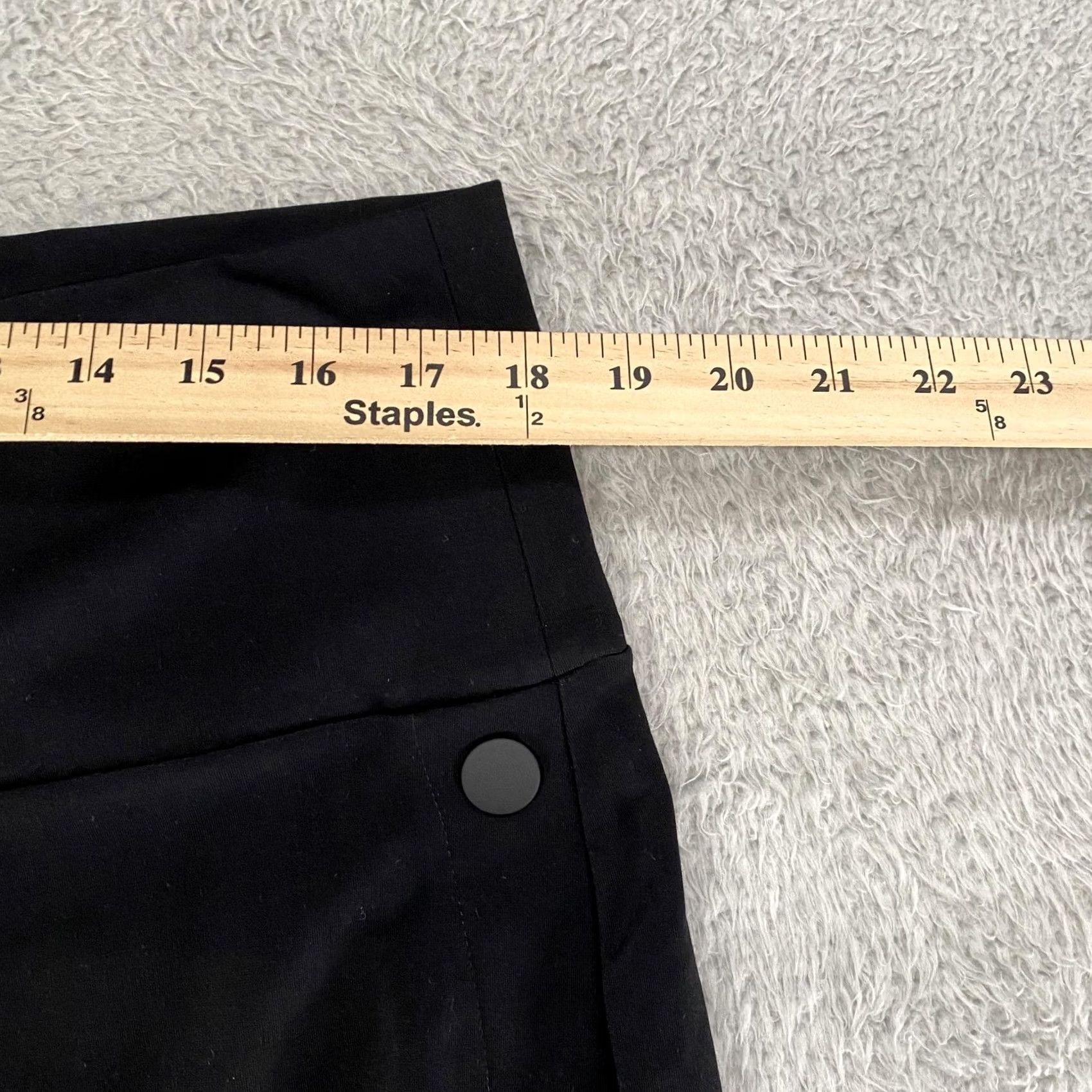 Vintage Cabi Pants Womens XXl Black Cropped Wide-Leg Ponte Snap Button Side Pockets Relaxed Waist Pull On 26in Inseam Casual Travel Denim Style? Size 40" / US 18 - 7 Thumbnail