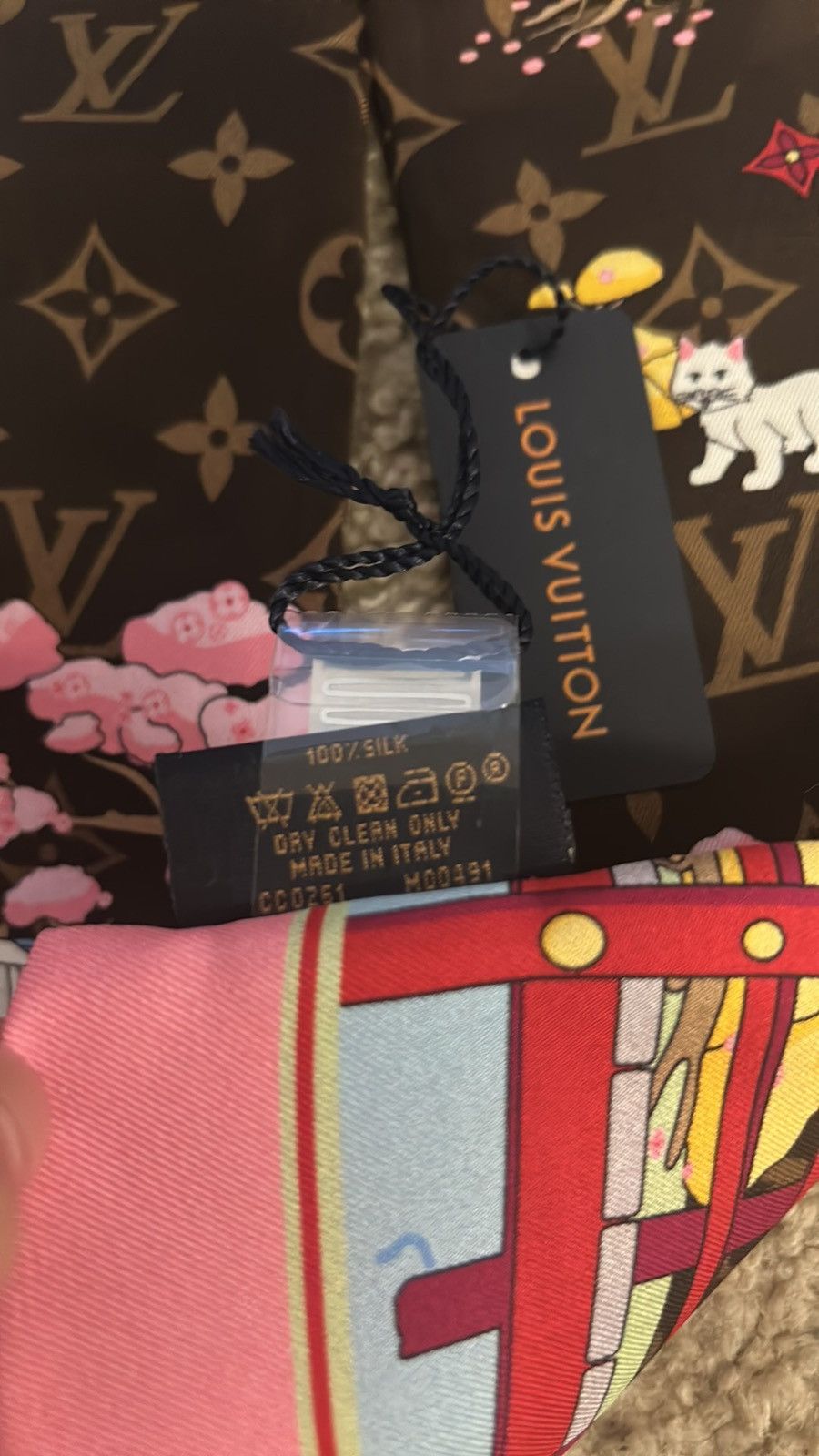 Louis Vuitton Louis Vuitton Silk Monogram 2021 Christmas Japanese Bandeau Size ONE SIZE - 2 Thumbnail