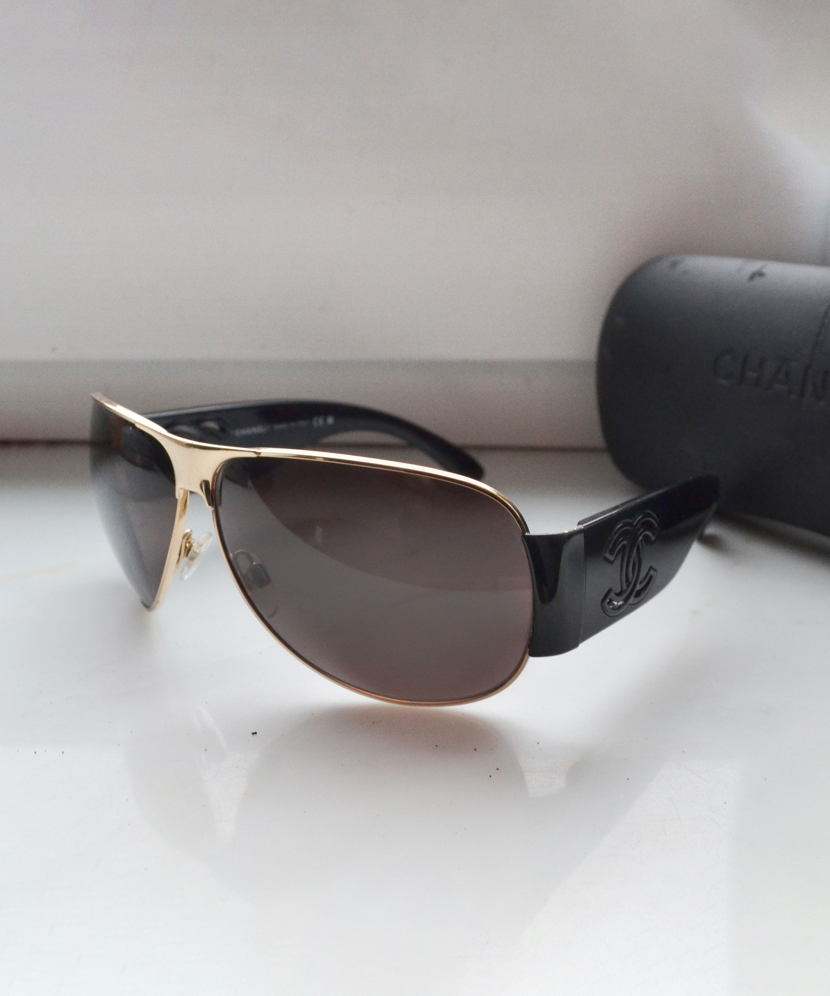 Chanel サングラス ブラック ラウンド CHANEL Logo Sunglasses | Chanel sunglasses (black