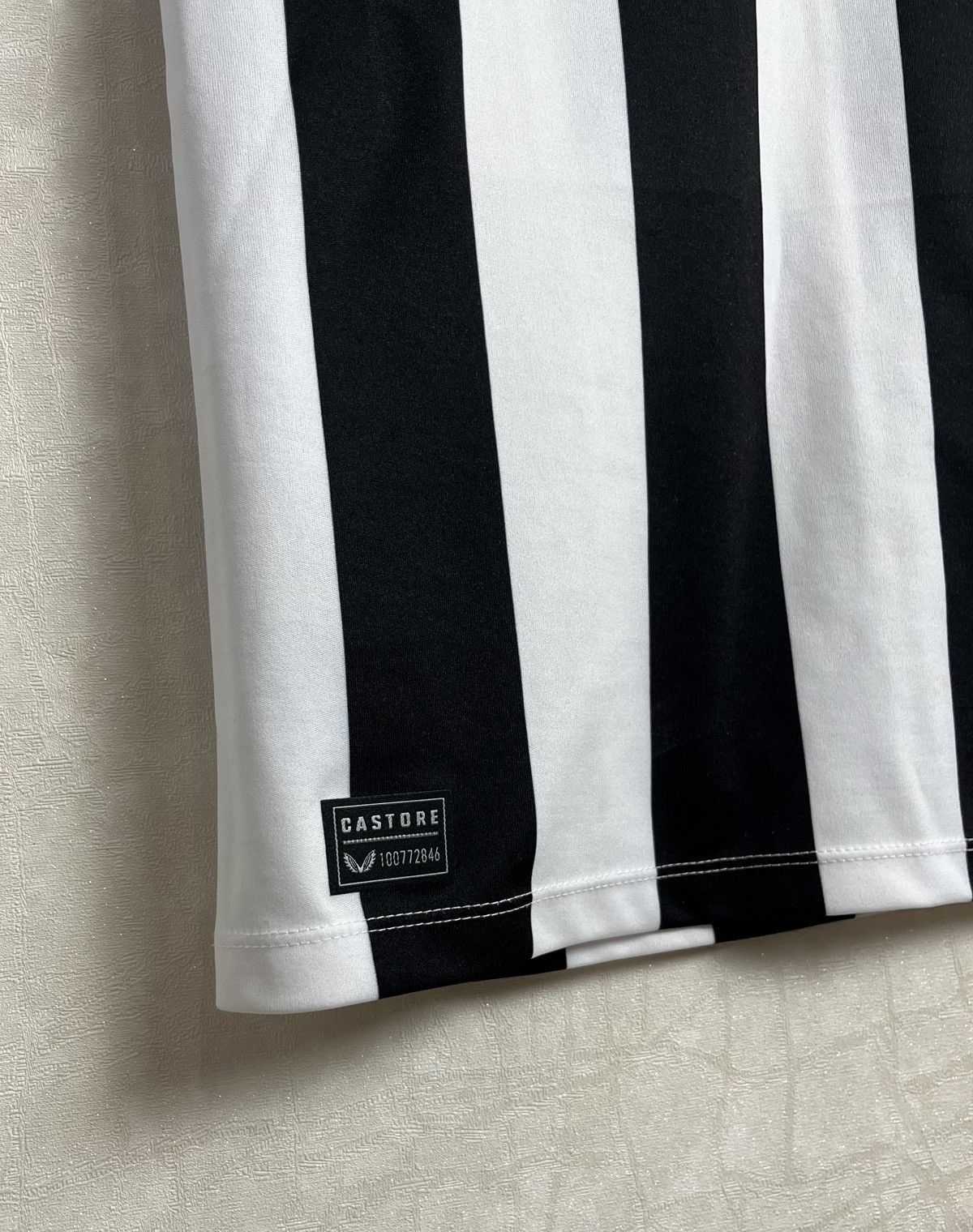 Castore Newcastle United 2023/2024 Home Football Jesrsey Size US S / EU 44-46 / 1 - 7 Thumbnail