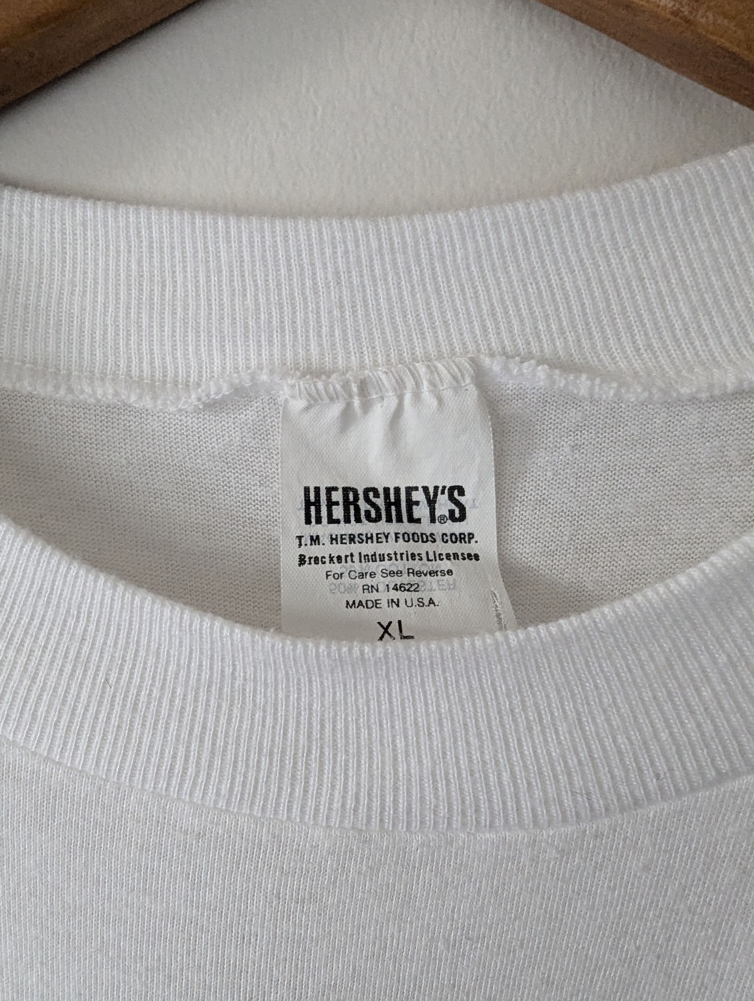 Vintage HERSHEYS CHOCOLATE BAR BAND T-SHIRT REESES PIECES - VINTAGE Size US XL / EU 56 / 4 - 2 Thumbnail