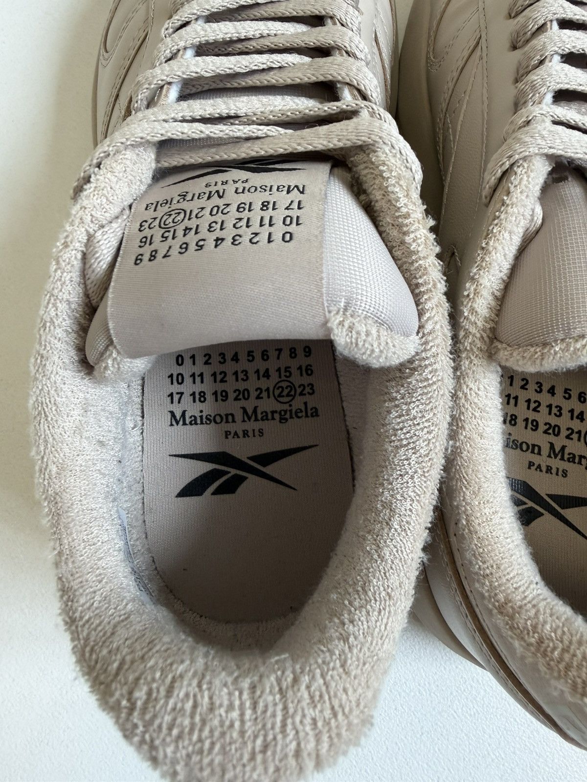 Maison Margiela × Reebok Beige Leather ‘Project 0 CL’ Tabi Sneakers Size US 9 / IT 39 - 17 Thumbnail