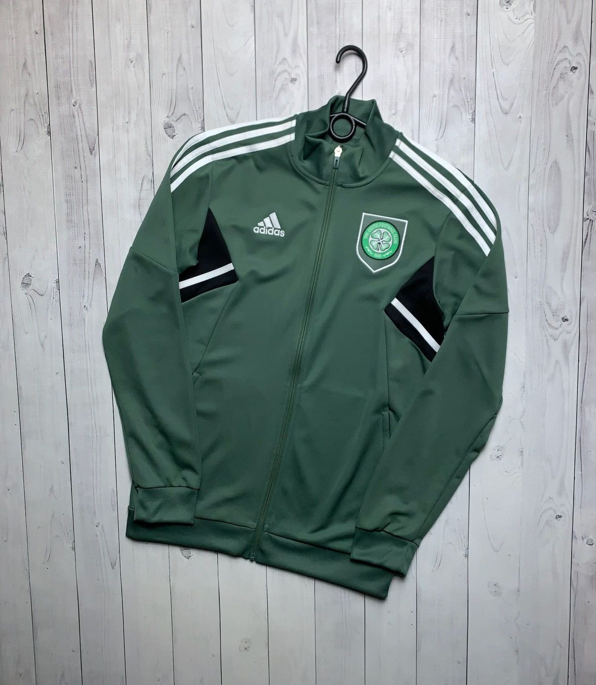 Adidas × Vintage Adidas Celtic green soccer jacket size M striped Size US M / EU 48-50 / 2 - 1 Thumbnail