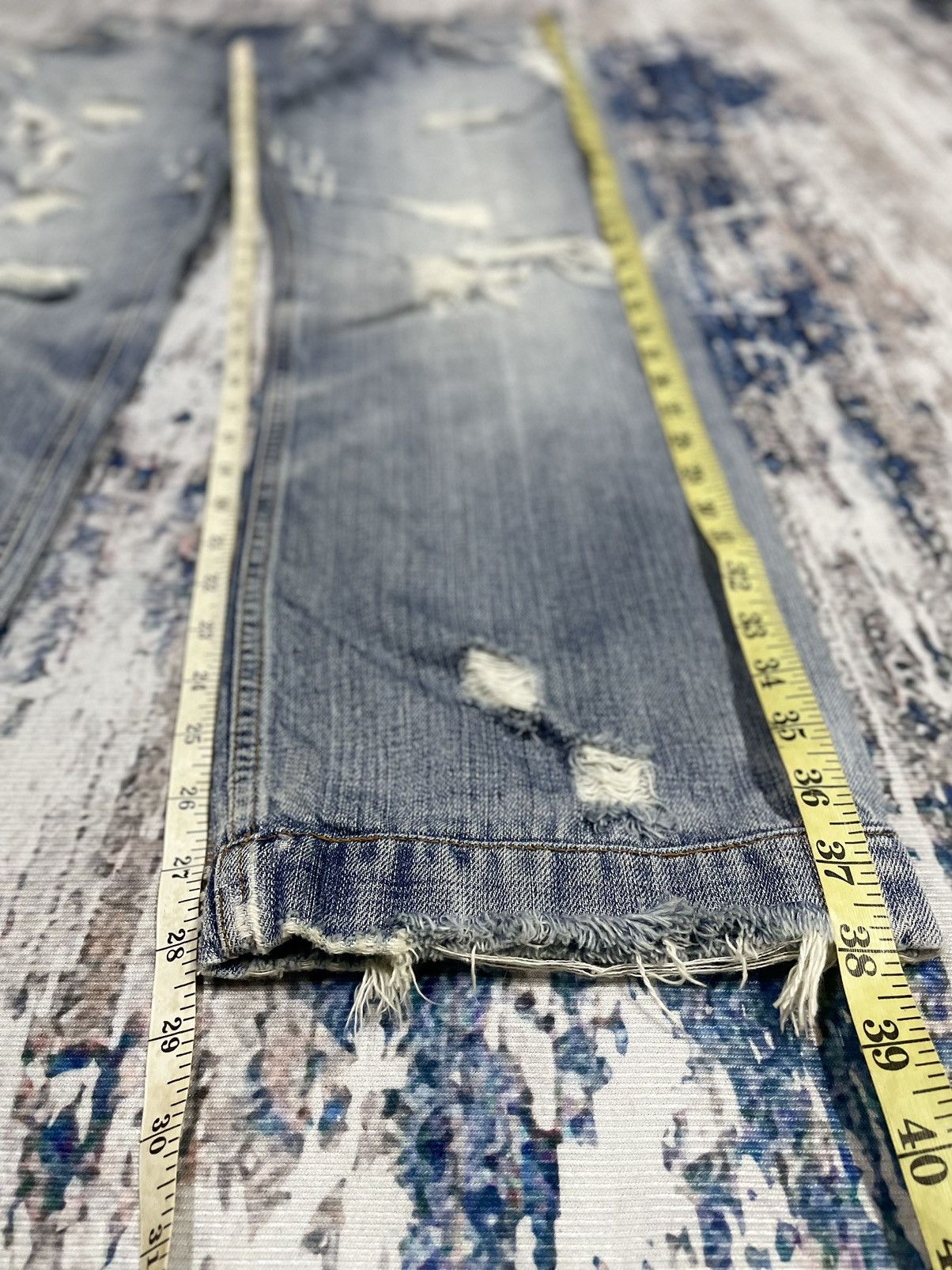 Dolce & Gabbana SS04 DOLCE&GABBANA DAVID BECKHAM DISTRESSED LIGHT WASH JEANS Size US 35 - 14 Thumbnail