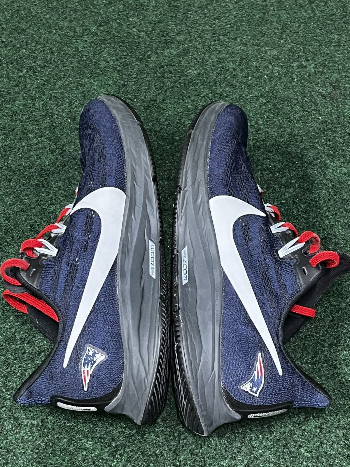 NFL 2019 Nike Air Zoom Pegasus 36 New England Patriots Size US 7 / EU 40 - 4 Thumbnail