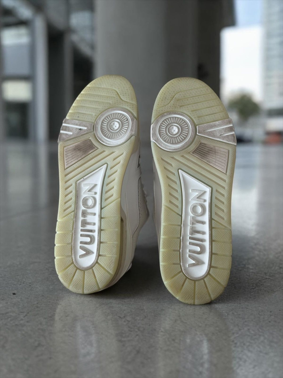 Louis Vuitton Louis Vuitton White Sneakers Size US 10 / EU 43 - 6 Thumbnail