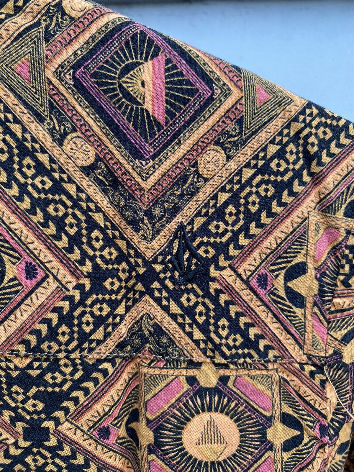 Volcom Volcom Stone Graphic Triangle Print Traditional Batik Style Size US S / EU 44-46 / 1 - 17 Thumbnail