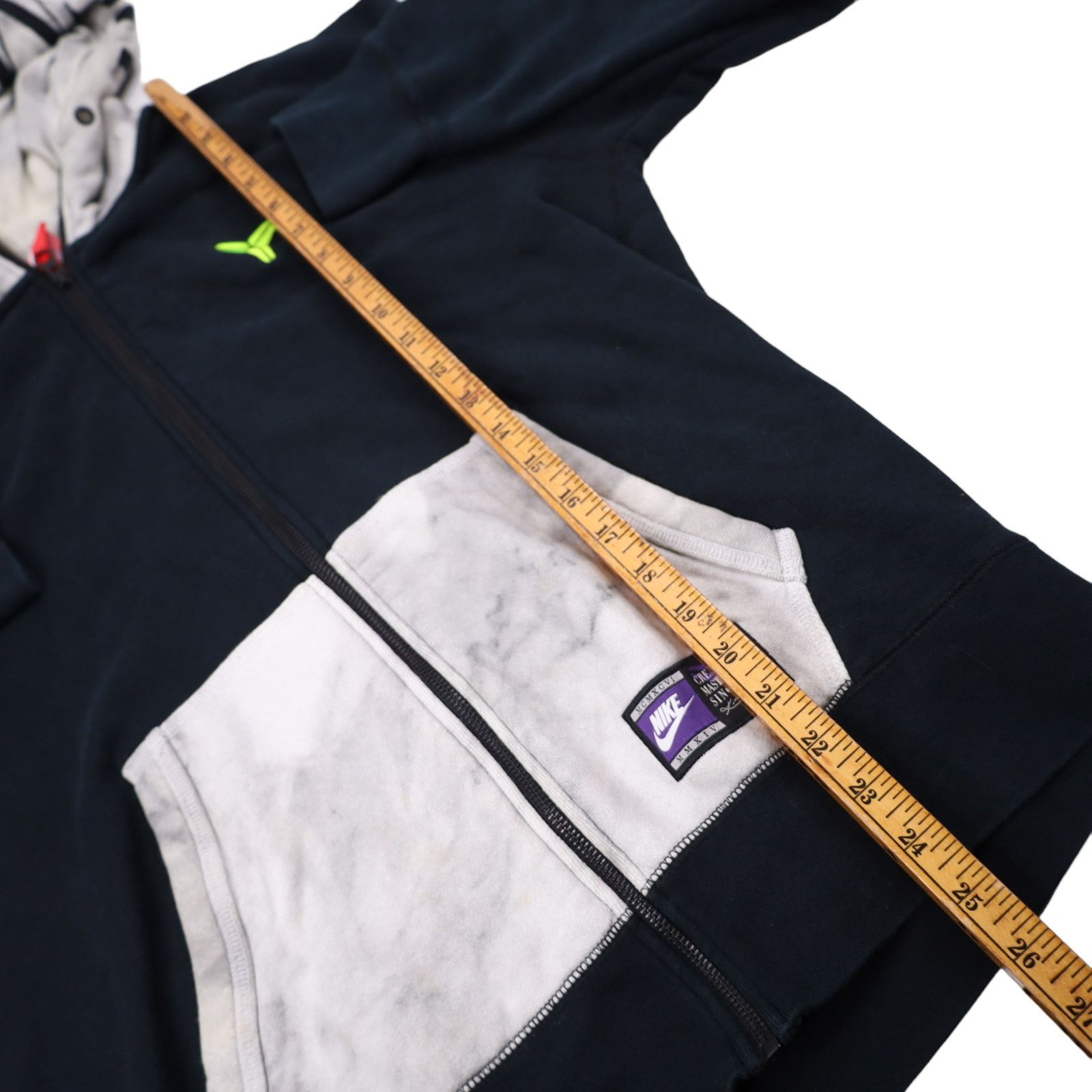 Nike × Vintage Vintage Nike Kobe Bryant MCMXCVI Mamba Hoodie Size US M / EU 48-50 / 2 - 9 Thumbnail