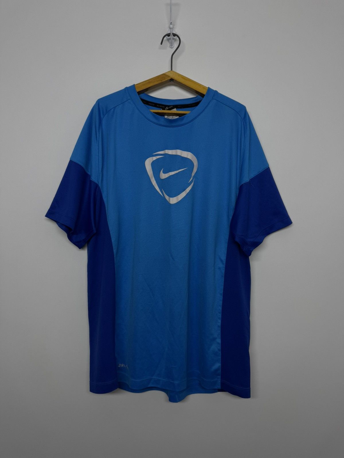 Nike Vintage Nike Y2k t shirt swoosh logo 00’s Size US XL / EU 56 / 4 - 1 Thumbnail