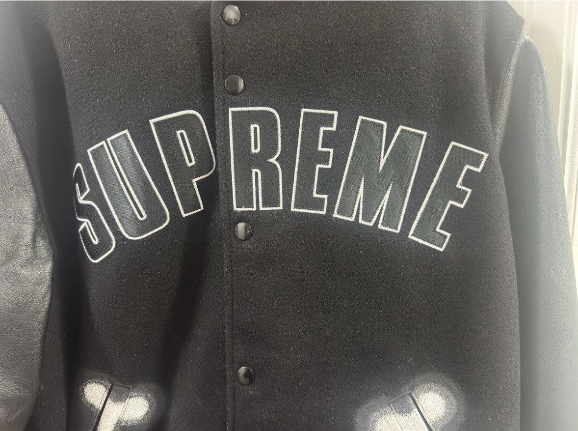 Supreme Size XL- SUPREME BONE WOOL VARSITY BOMBER JACKET LEATHER Size US XL / EU 56 / 4 - 4 Thumbnail