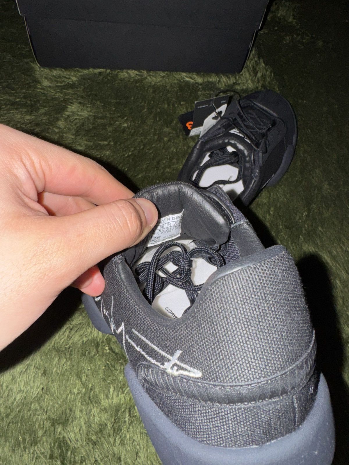 Y-3 [US 6] Y-3 Yohji Yamamoto YUNU Embroidered Logo Split-Toe Size US 6 / IT 36 - 7 Thumbnail