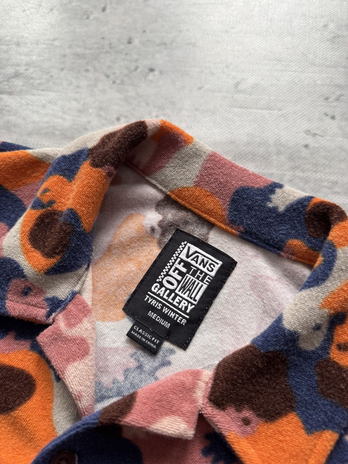 Vans VANS, MENS SIZE M, HAWAIIAN TYRIS WINTER BUTTON-DOWN SHIRT Size US M / EU 48-50 / 2 - 6 Thumbnail