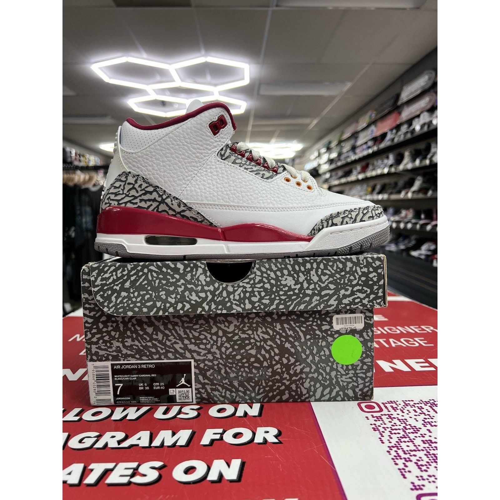 Jordan Brand Air Jordan 3 Retro Cardinal Red Size 7M CT8532-126 Size US 7 / EU 40 - 1 Thumbnail