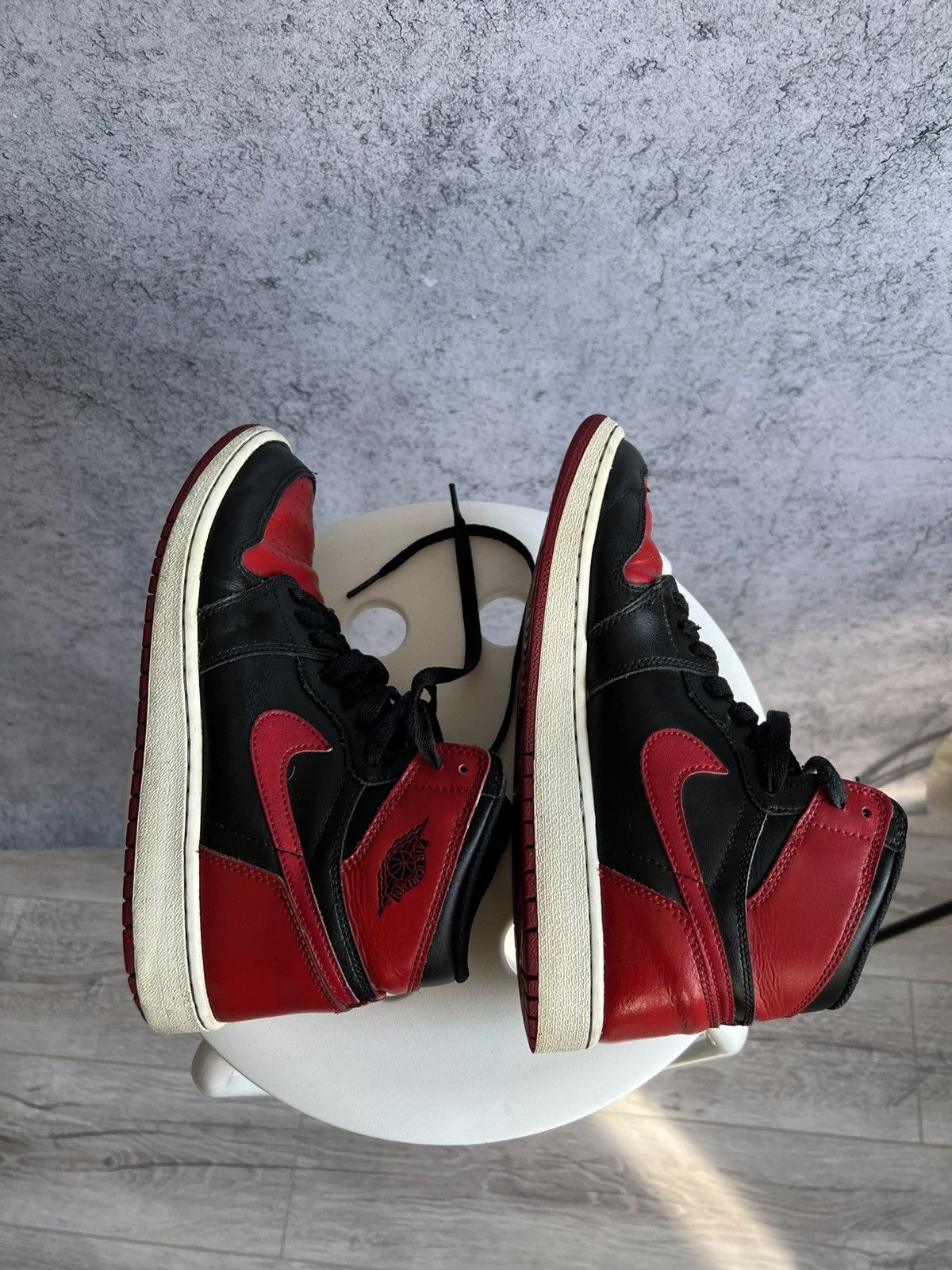 Nike Vintage Nike Air Jordan 1 High Top Sneakers Black and Red Size US 7 / EU 40 - 11 Thumbnail
