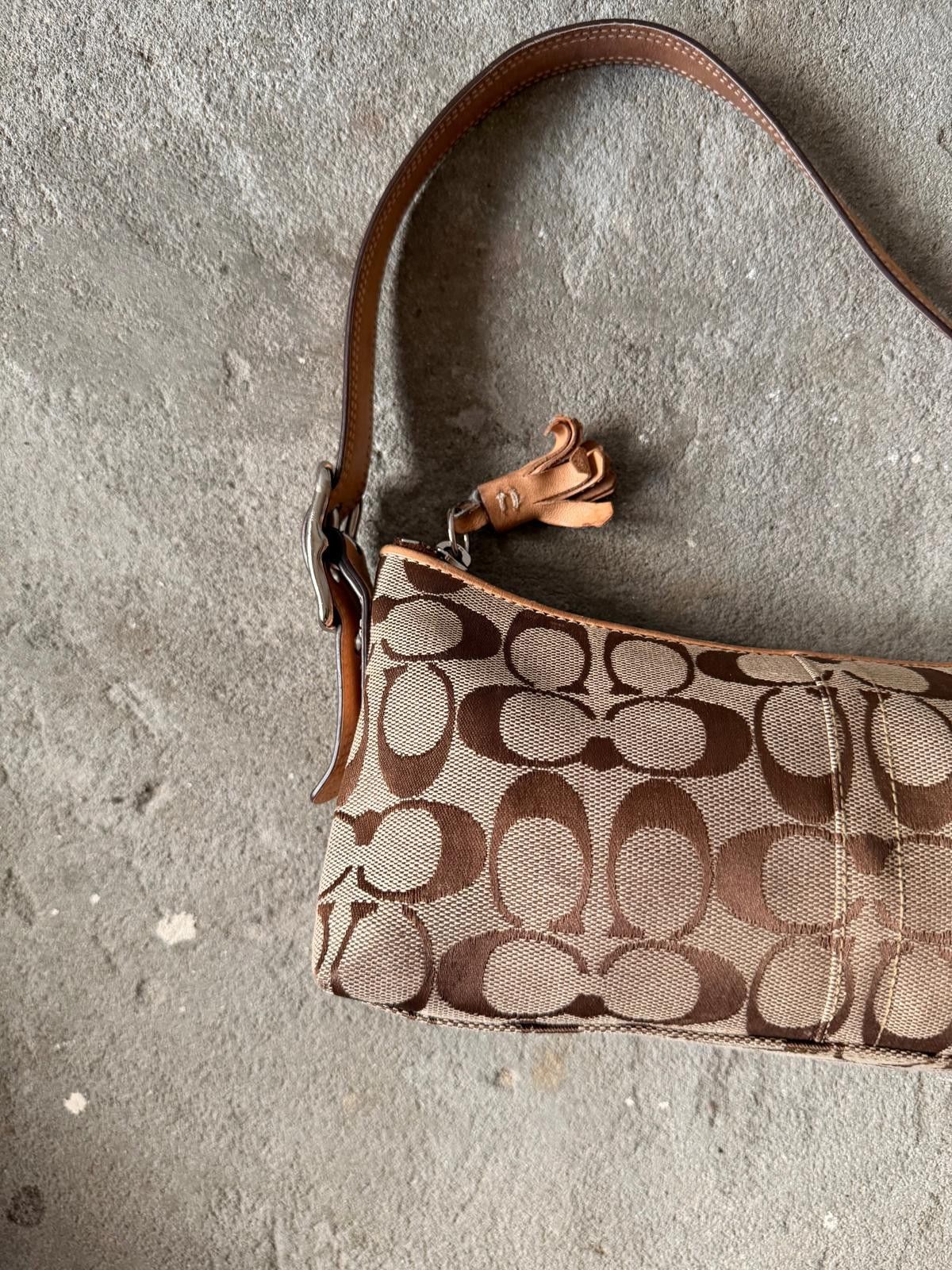 Coach Coach Signature Hampton Baguette Shoulder Bag Tan Size ONE SIZE - 2 Thumbnail