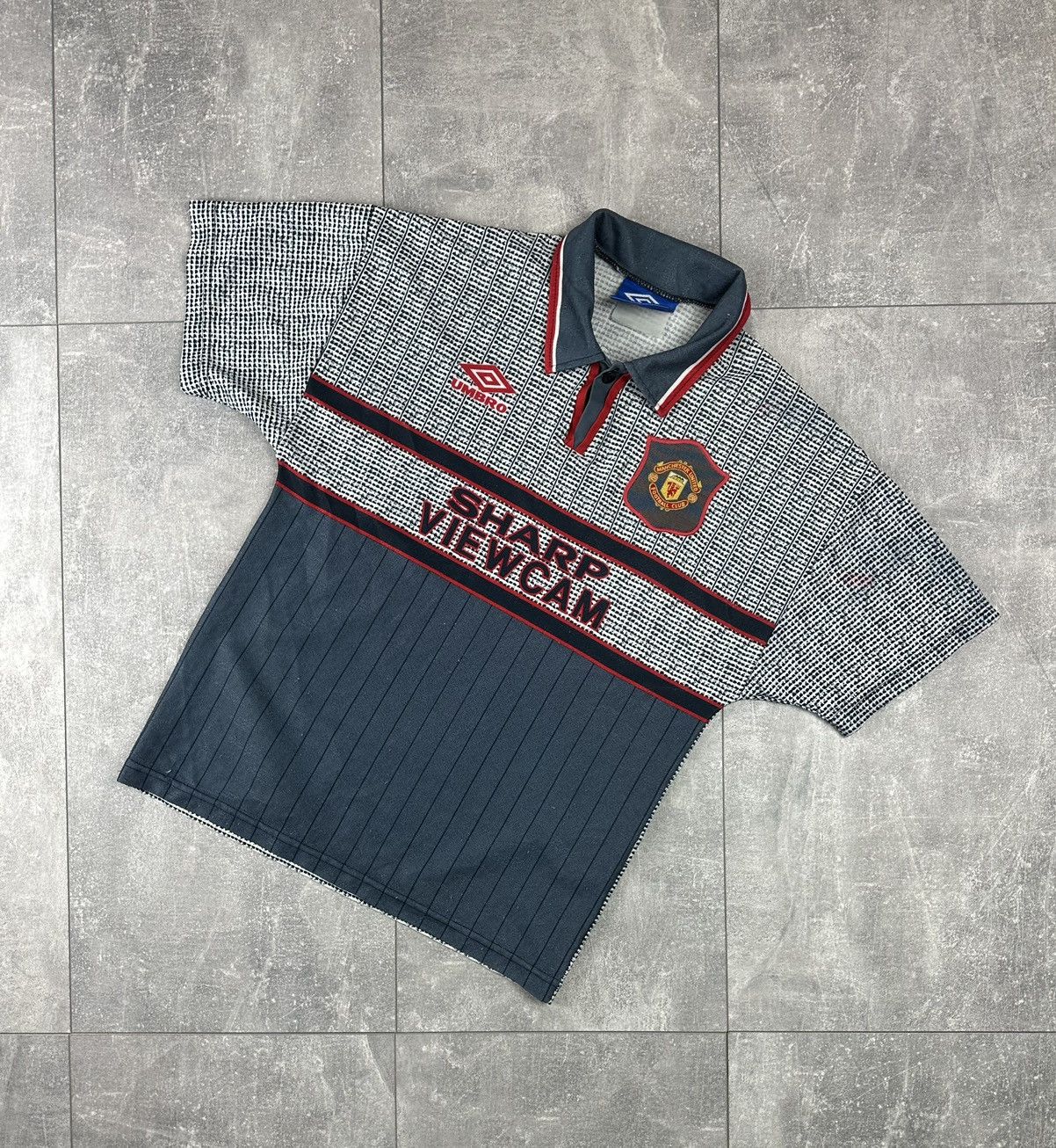Umbro Umbro Manchester United Away 1995/96 Retro Soccer Jersey Size US XS / EU 42 / 0 - 1 Thumbnail