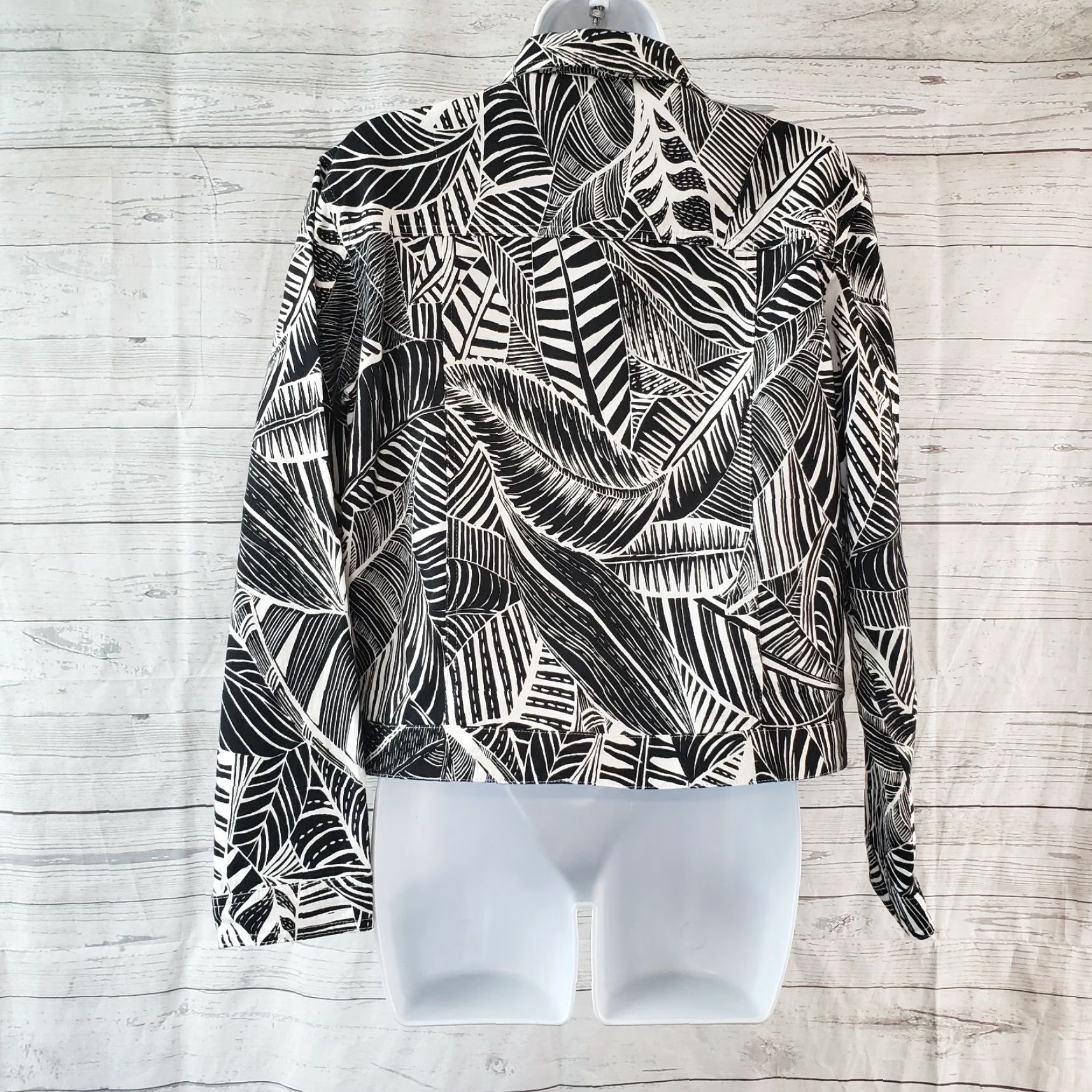 Vintage Chicos Womens Button Front Jacket Sz Medium Black White Leaf Print Cotton Size M / US 6-8 / IT 42-44 - 4 Thumbnail