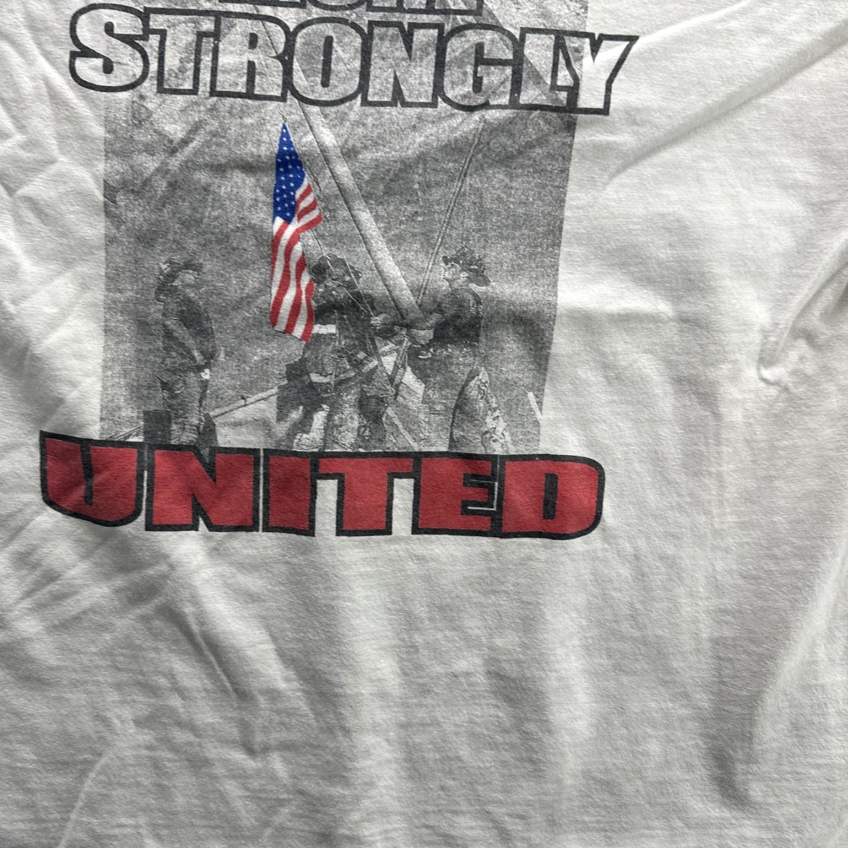 Gildan Graphic United We Stand Shirt Mens XL White American Flag 9/11 Firefighters Size US XL / EU 56 / 4 - 7 Thumbnail