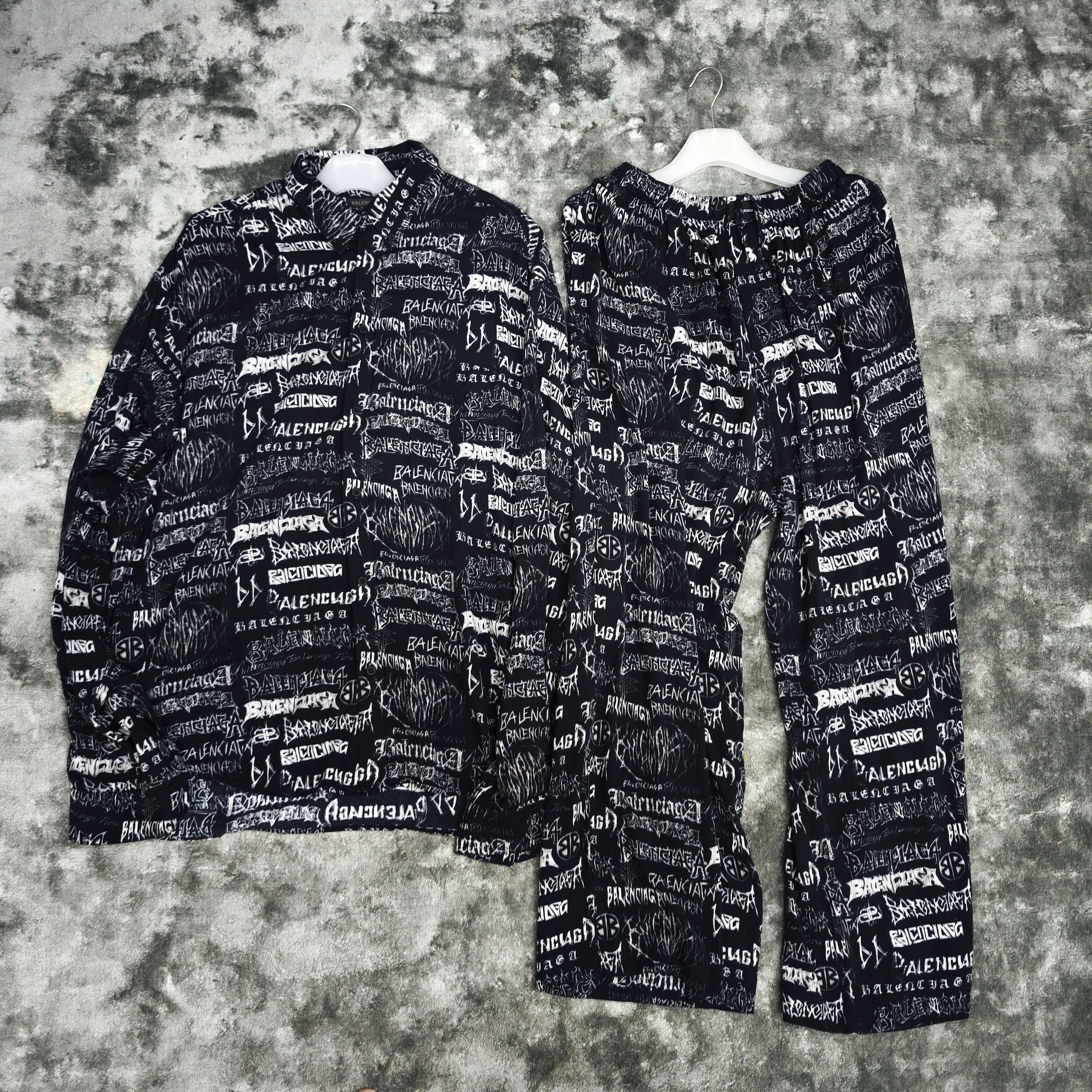 Balenciaga 1 Set 🔥🔥Balenciaga Black Printed Shirt DIY Metal Graffiti Size US M / EU 48-50 / 2 - 1 Thumbnail