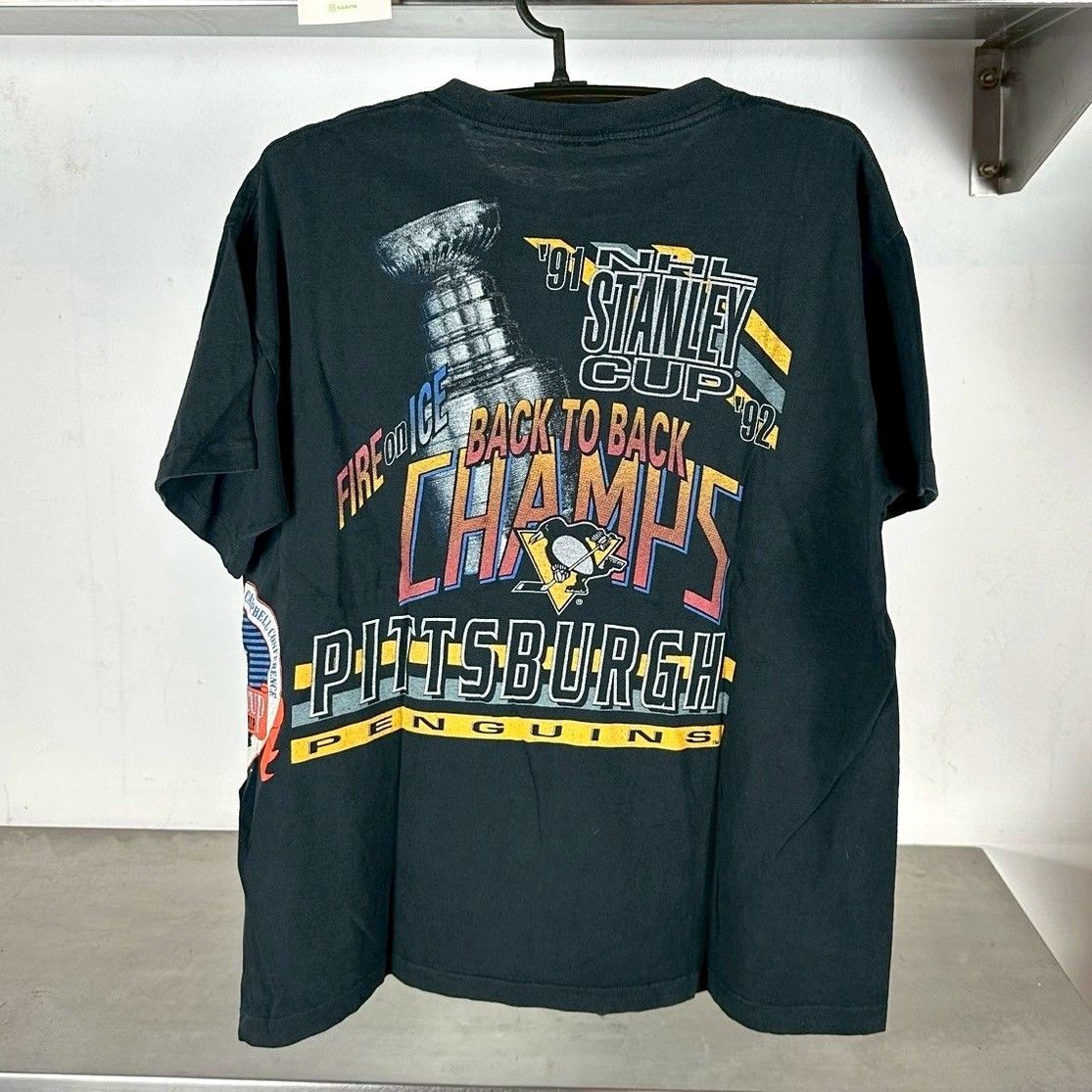 Vintage 1992 Pittsburgh Penguins Back to Back Champs NHL AOP T-shirt Size US L / EU 52-54 / 3 - 3 Thumbnail