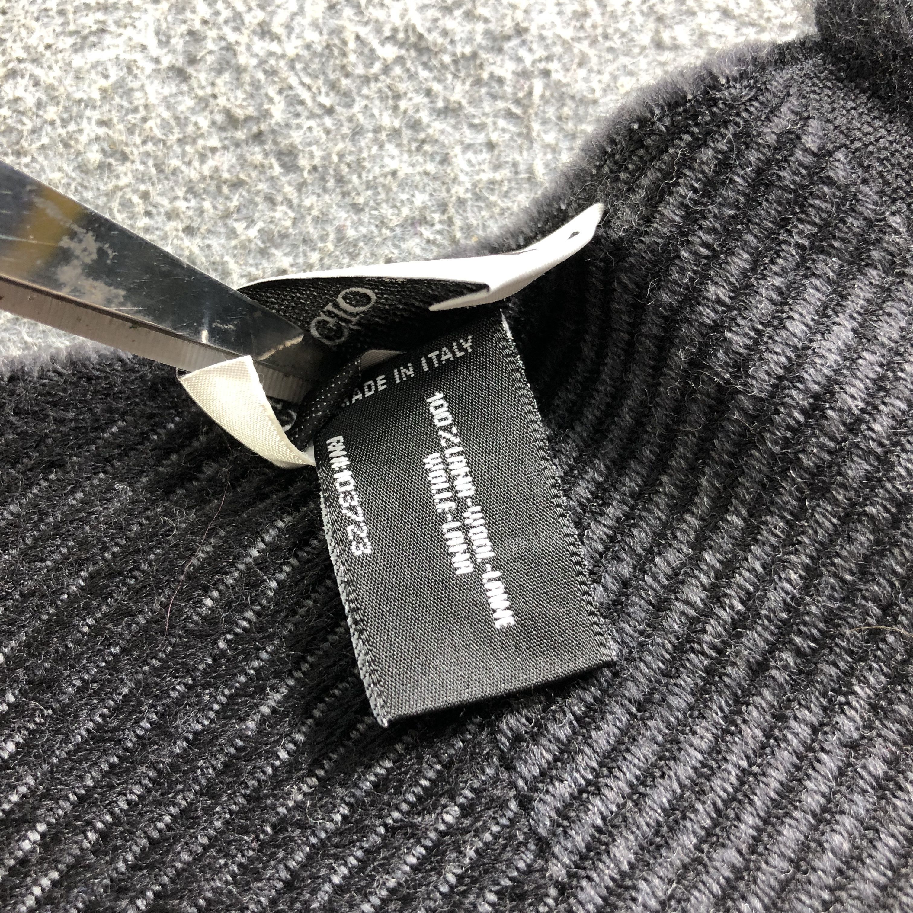 Giorgio Armani Giorgio Armani Spell Out Wool Scarf Muffler V1954 Size ONE SIZE - 5 Thumbnail