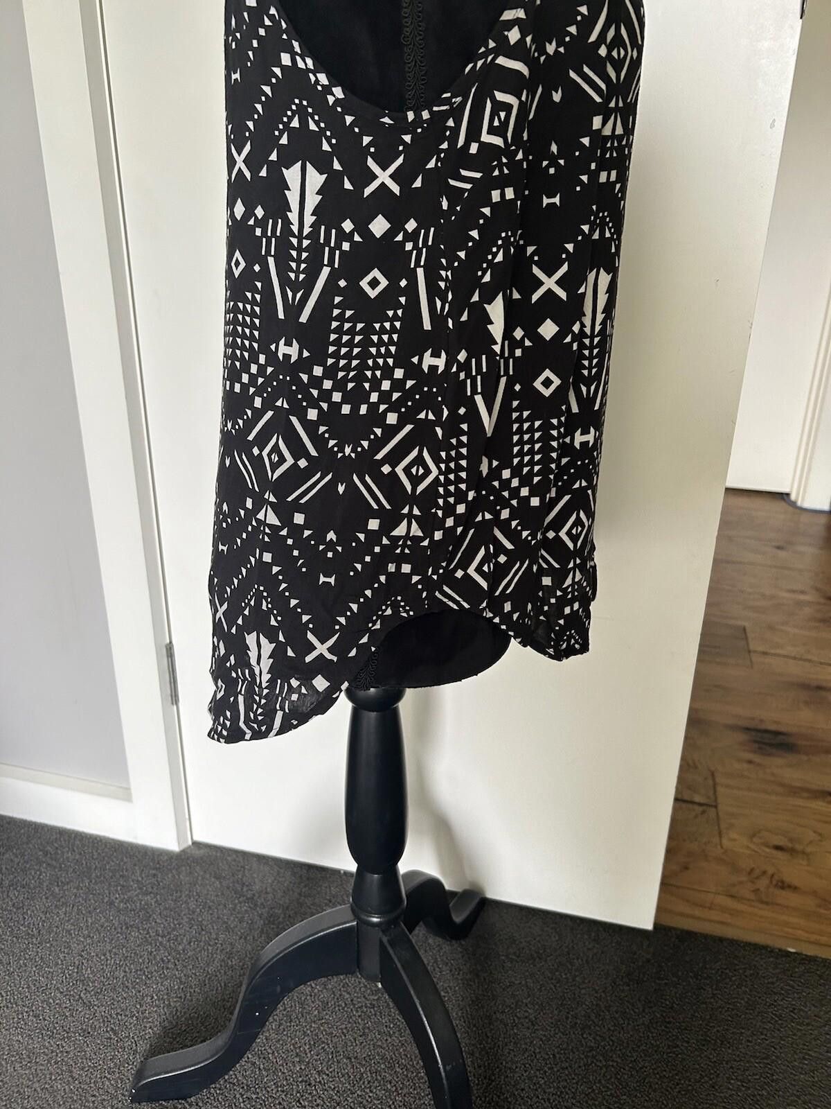Designer Decjuba singlet Top Black & White Aztec Print - Size L (002) Size L / US 10 / IT 46 - 6 Thumbnail