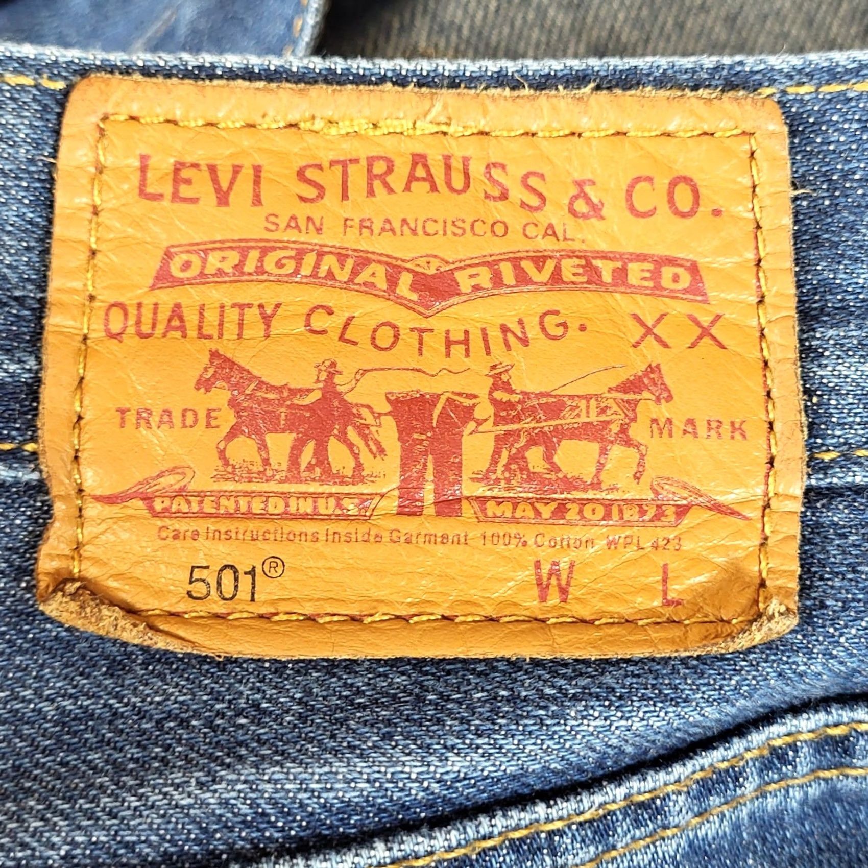 Levi's Levi's 501 Button Fly Denim Shorts Womens 28 Medium Blue Raw Hem Distressed 100% Cotton Casual Vintage Style Western Americana Festival Boho Size 28" / US 6 / IT 42 - 5 Thumbnail