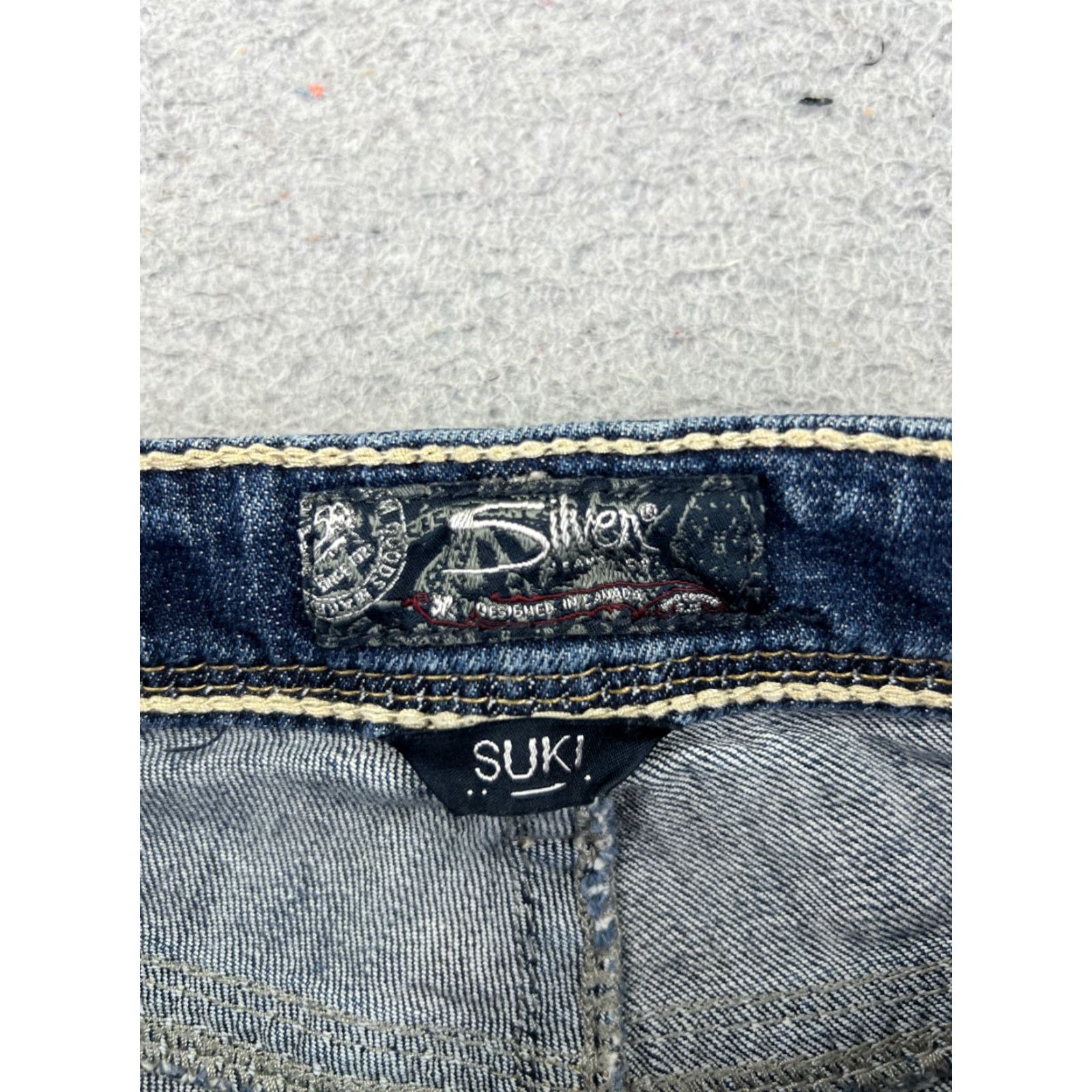 Silver Jeans Co. VINTAGE is not applicable; Silver Jeans Short Woman Blue Denim Cut-Off 25x5 5-Pocket Button Closure Mid Rise Distressed stretch Size 42" / US 20 - 7 Thumbnail