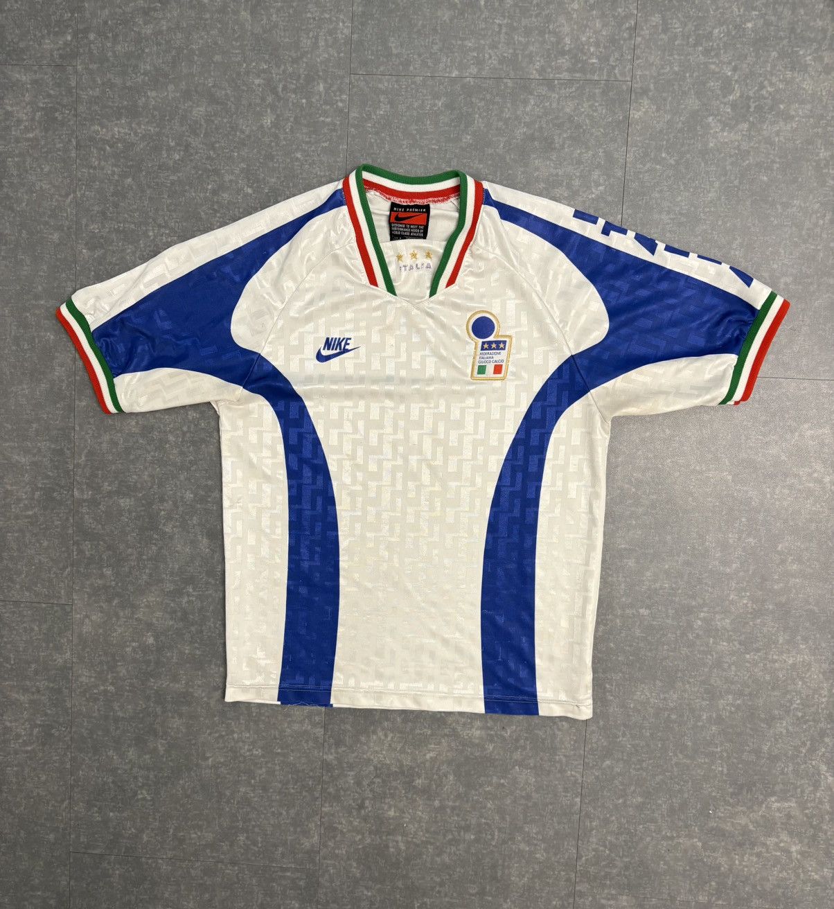 Nike 1996 Nike Italy Jersey Size US S / EU 44-46 / 1 - 2 Thumbnail