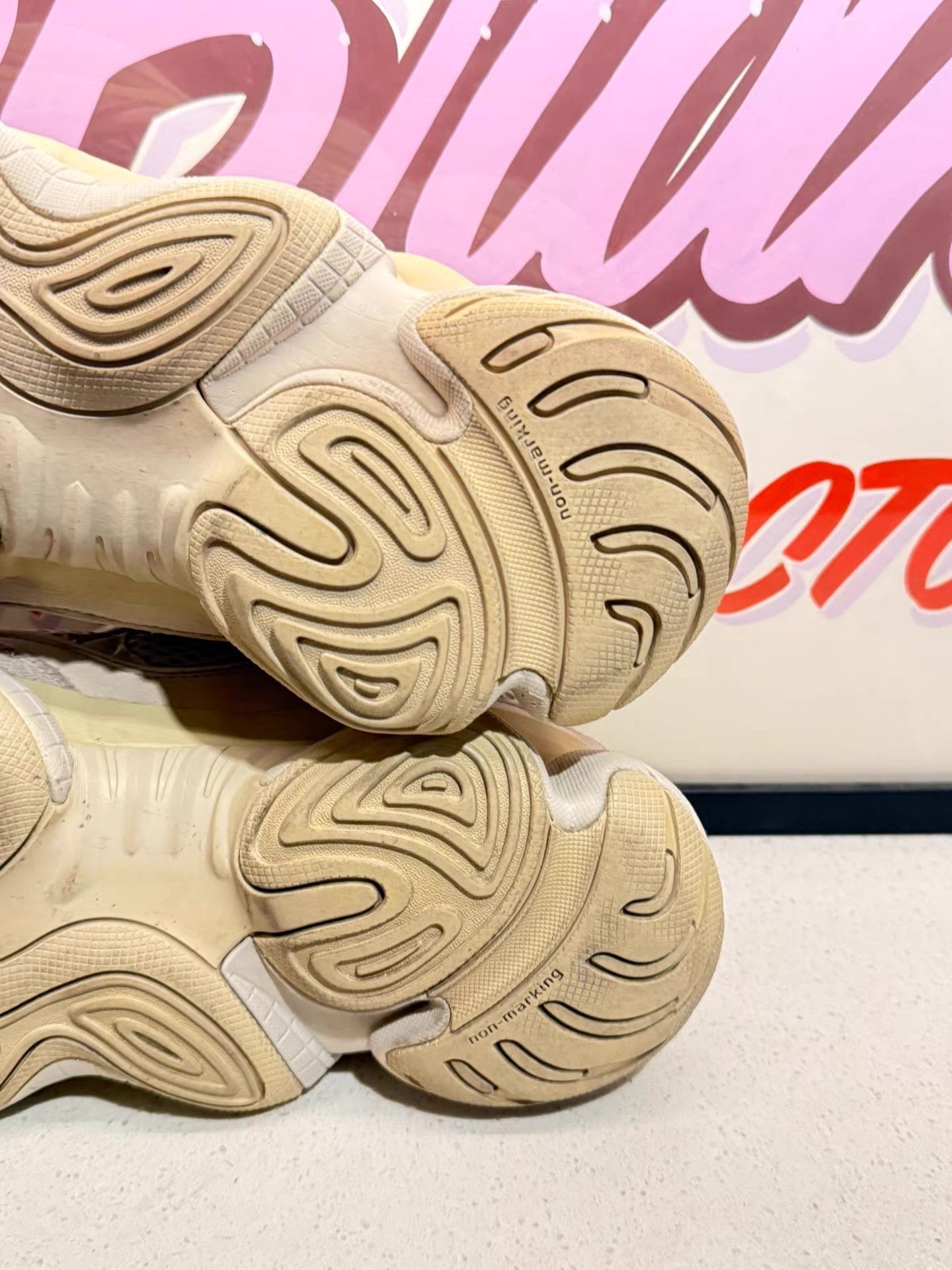Adidas adidas Originals Yeezy 500 Blush off-white 2018 edition Ｑ20 Size US 13 / EU 46 - 5 Thumbnail