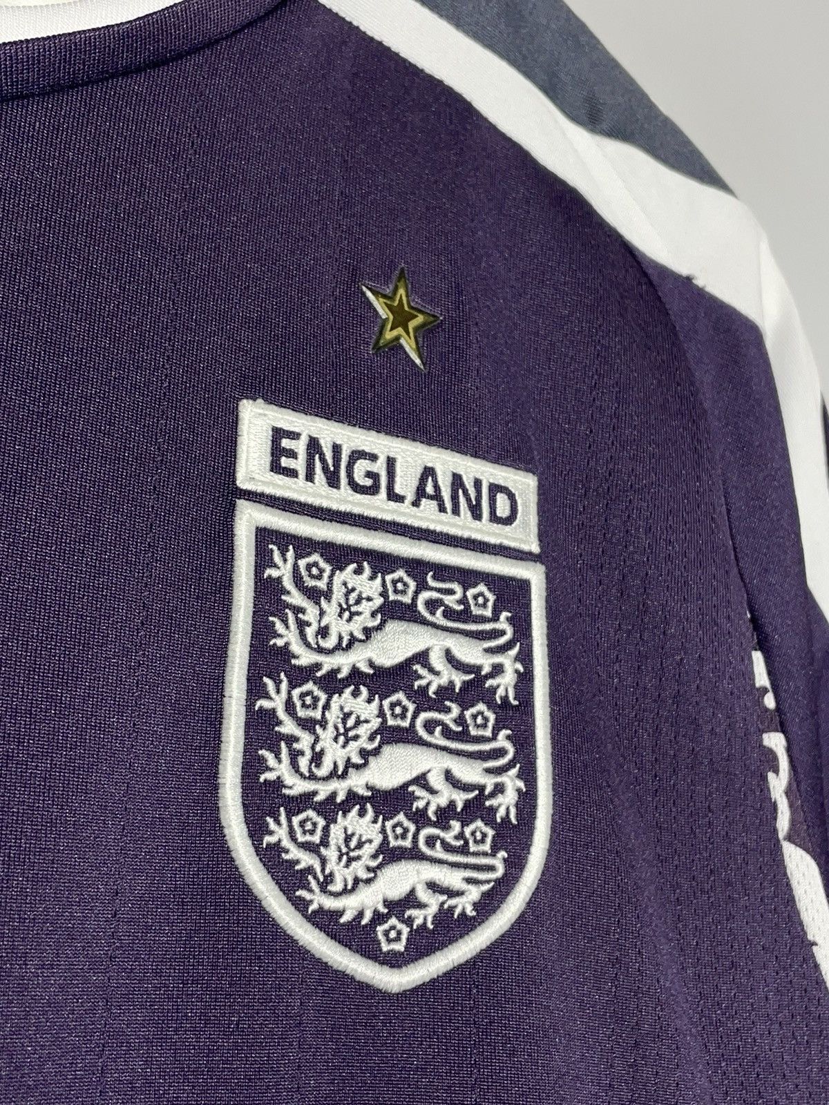 Umbro England Goalkeeper Umbro 2008 Home Y2k Football Shirt Size US M / EU 48-50 / 2 - 4 Thumbnail
