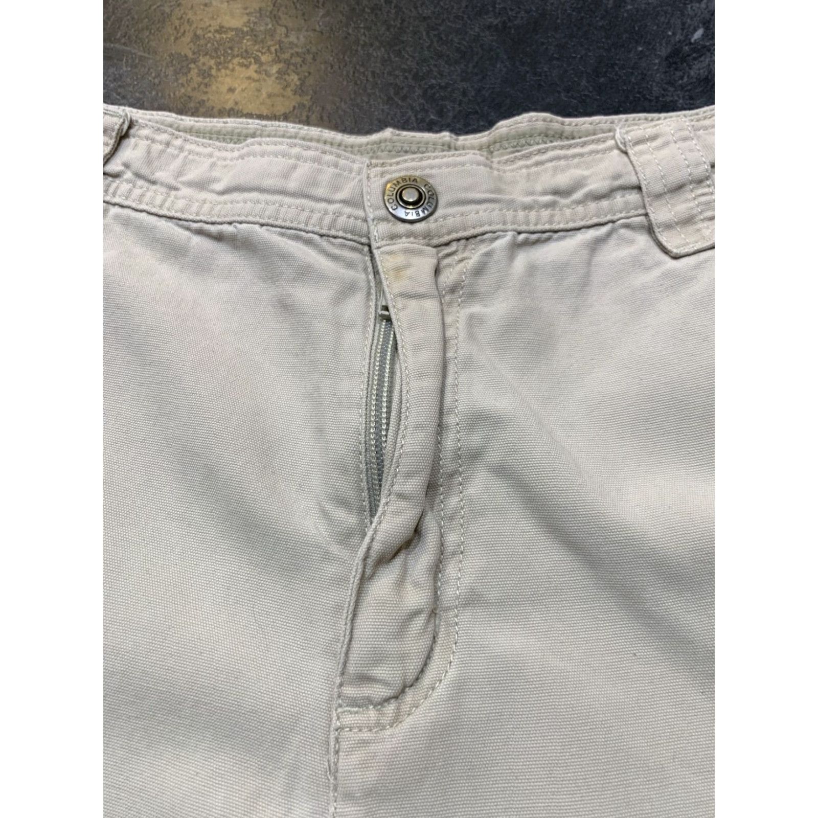 Vintage Columbia Cargo Shorts Men's 34 Khaki Outdoor Casual 5-Pocket Regular Fit Size US 34 / EU 50 - 2 Thumbnail