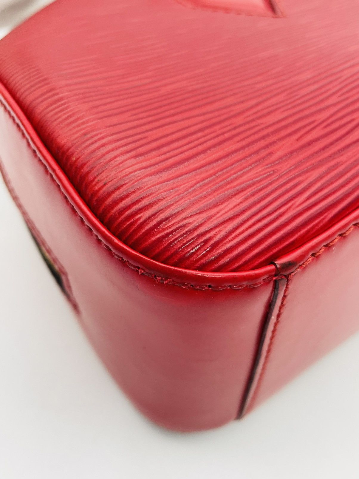 Louis Vuitton Louis Vuitton epi Jasmine red hand bag Size ONE SIZE - 10 Thumbnail