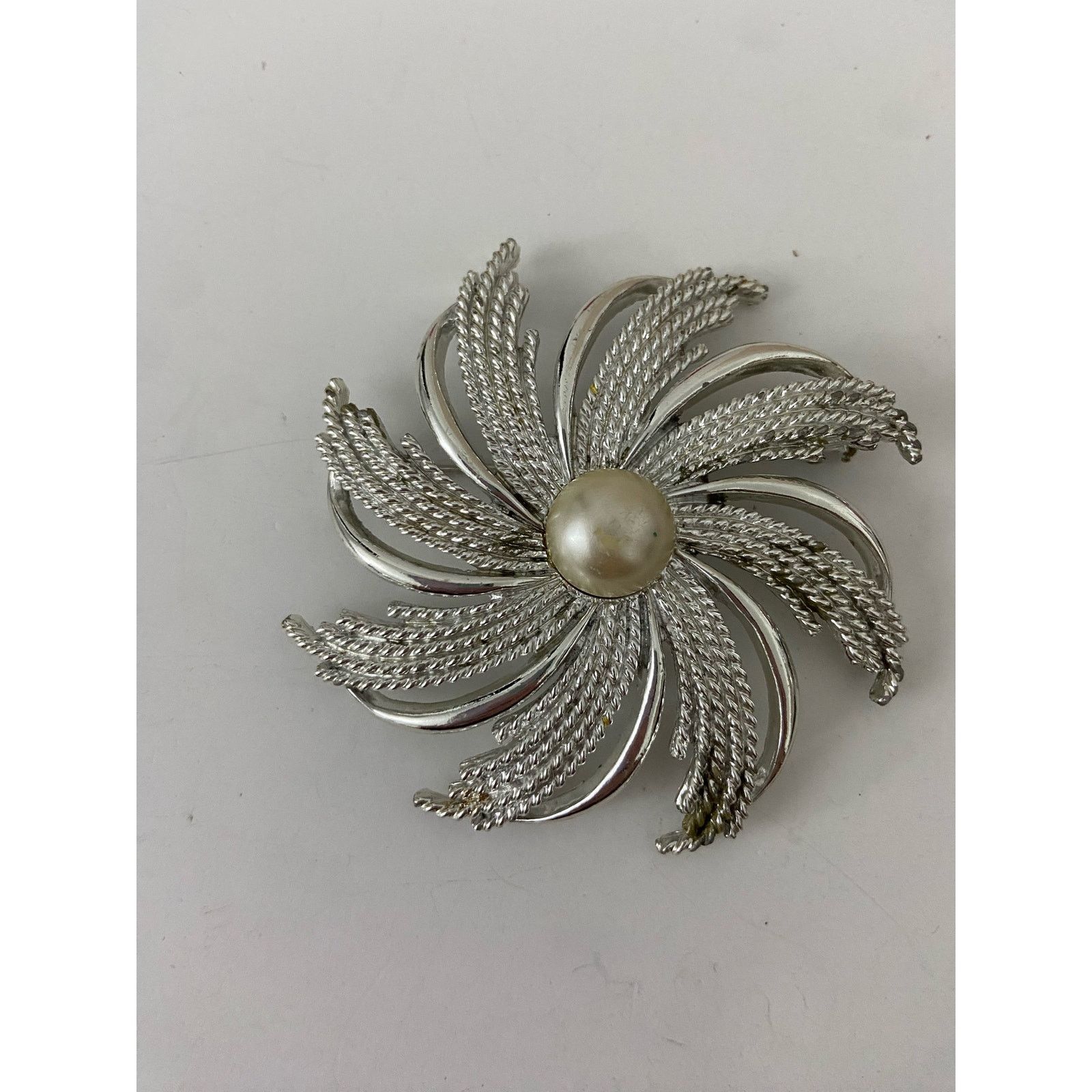 Vintage vintage brooch with faux pearl silver tone Size ONE SIZE - 1 Thumbnail