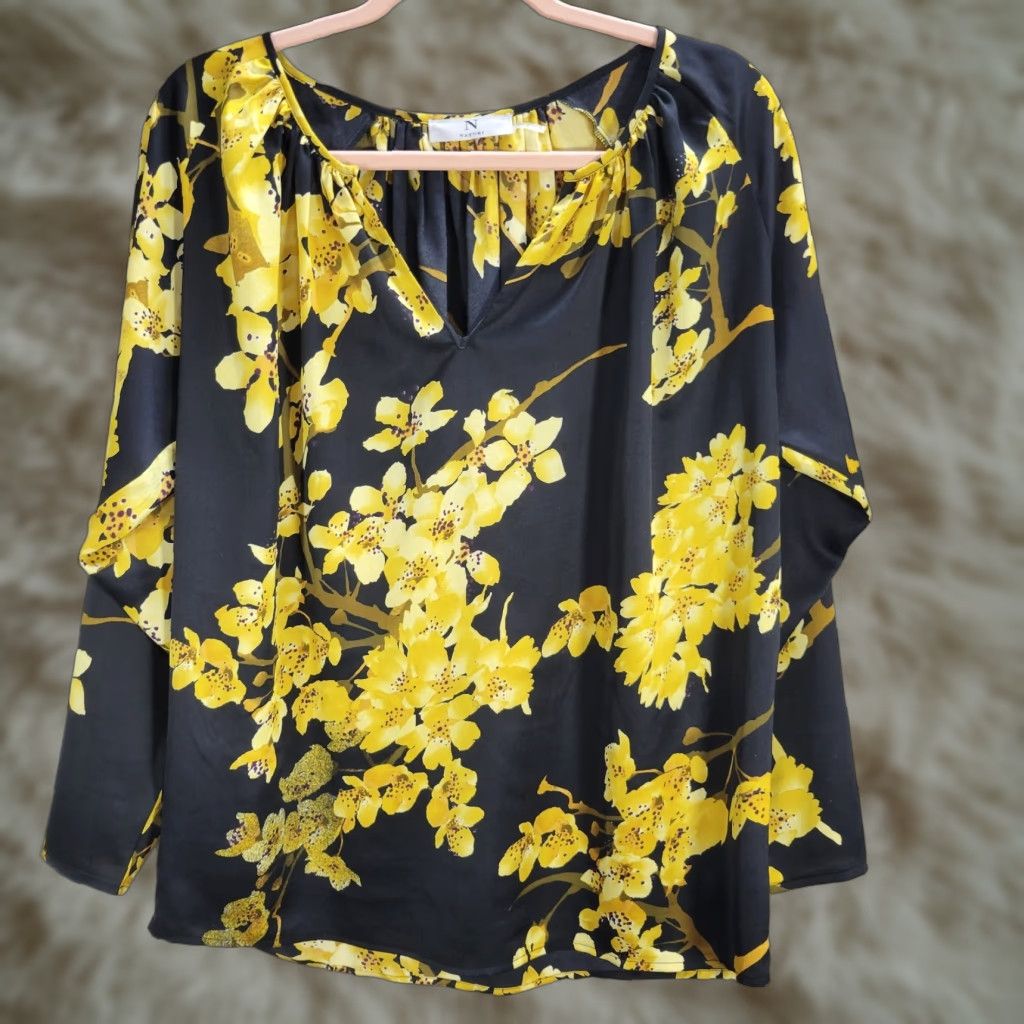 Vintage Natori Blouse Shirt Yellow Floral V-Neck Relaxed Sz S Womens Shirt Size S / US 4 / IT 40 - 1 Thumbnail