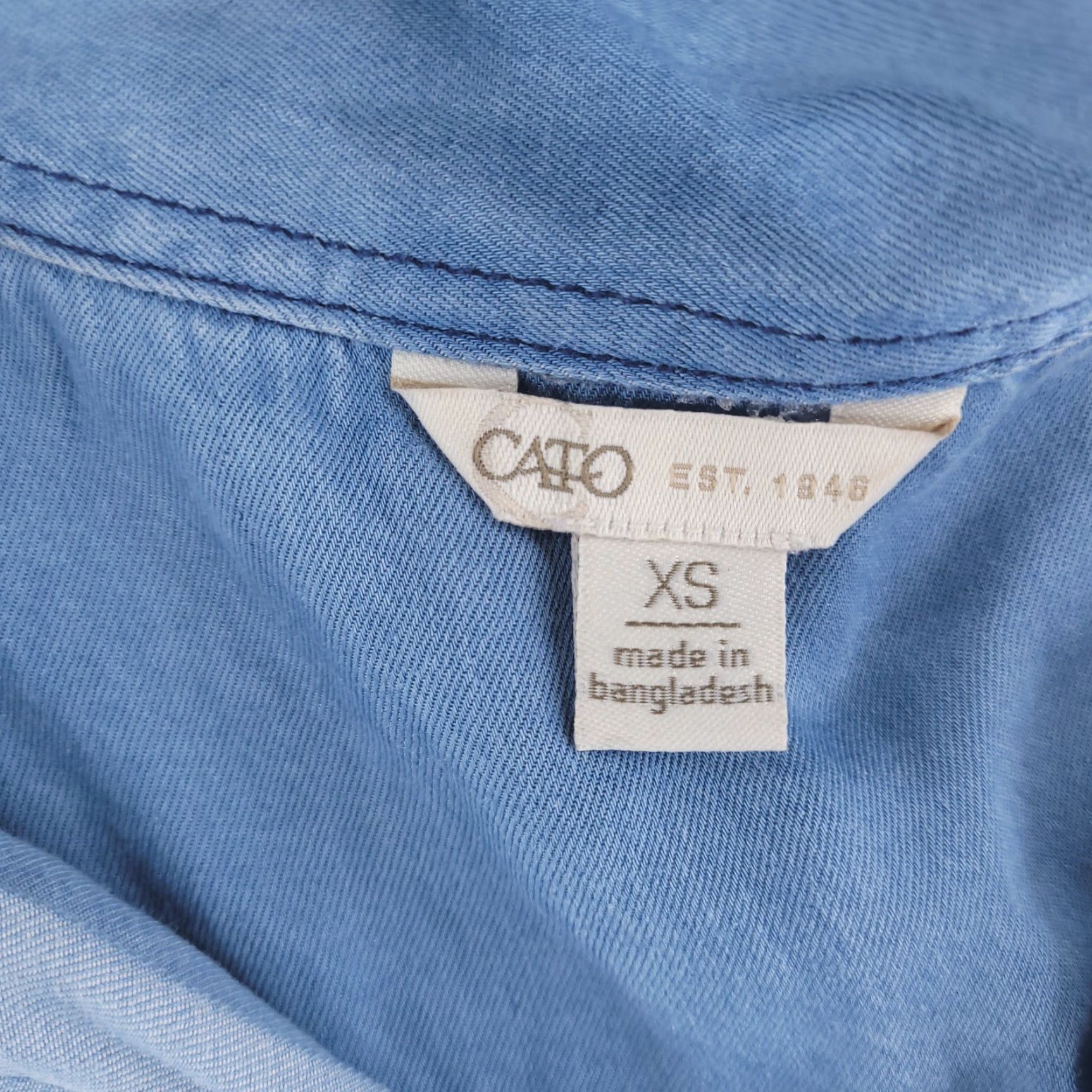 Merona Merona Shirt Womens XS Blue Denim Chambray 100% Tencel Relaxed Fit Button-Up Sleeveless Solid Denim Vintage? No (omit) Size XS / US 0-2 / IT 36-38 - 5 Thumbnail