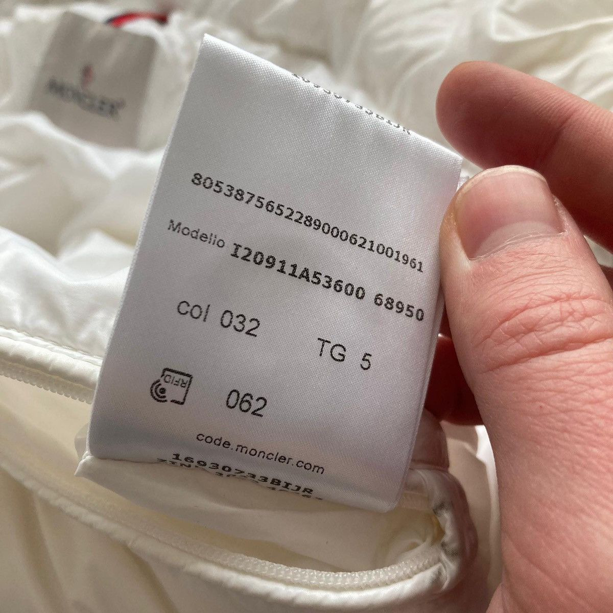 Moncler Moncler MAYA jacket outerwear size 5 white down vest Size US XL / EU 56 / 4 - 3 Thumbnail