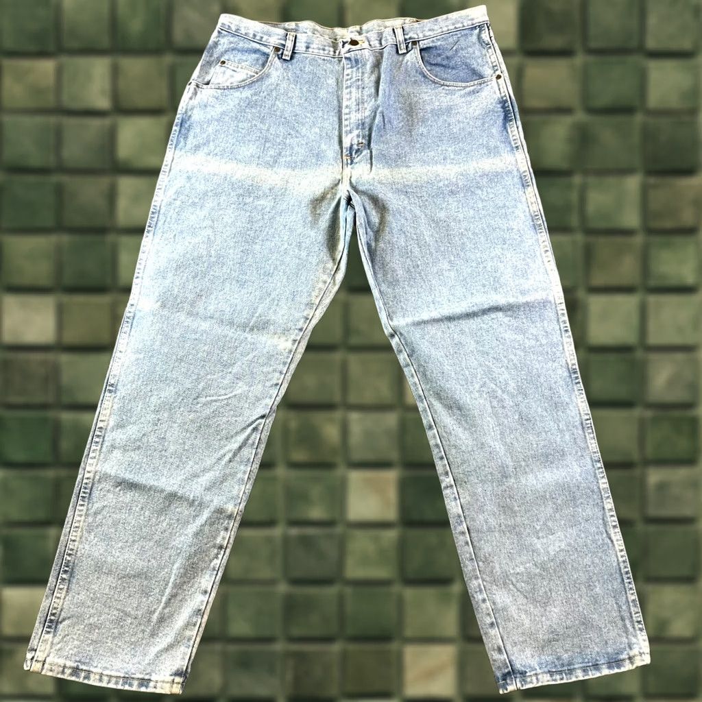 Wrangler Wrangler Jeans Mens 42x32 Blue Denim Light Wash 5-Pockets Zip Fly Outdoor Skater Jeans Size US 42 / EU 58 - 1 Thumbnail