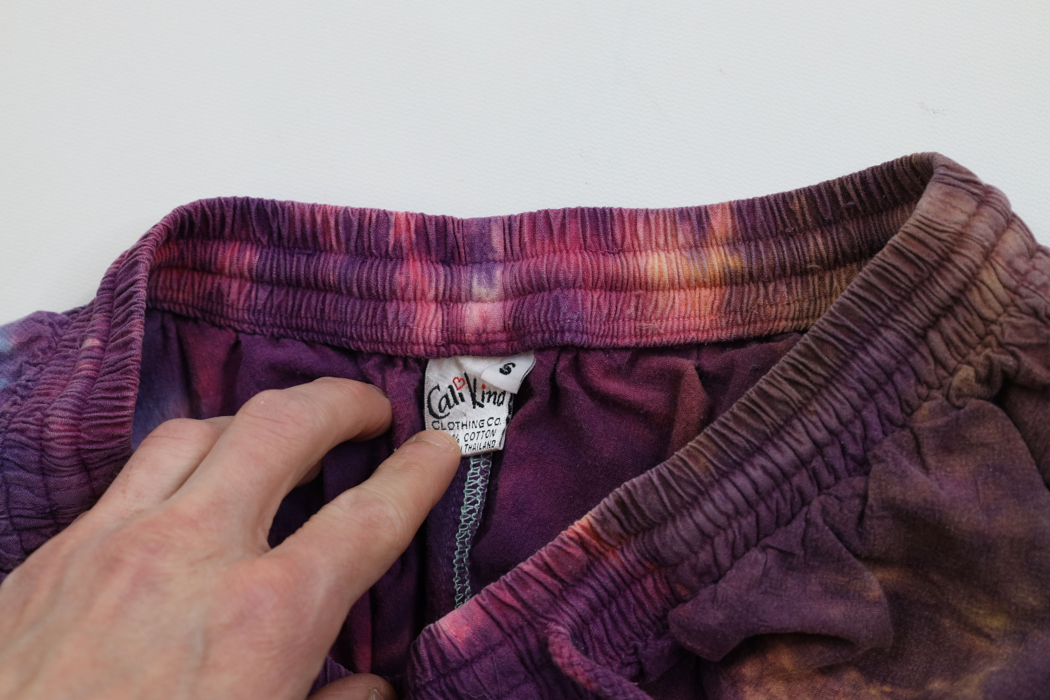 Vintage Vintage 90s Streetwear Rainbow Tie Dye Acid Wash Shorts Size US 30 / EU 46 - 7 Thumbnail