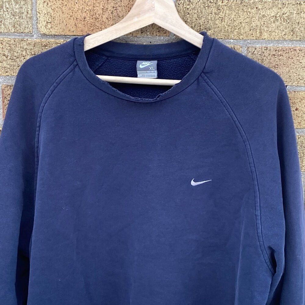 Nike × Vintage Vintage 90s Nike Crewneck Sweater XL Navy Blue Size US XL / EU 56 / 4 - 1 Thumbnail