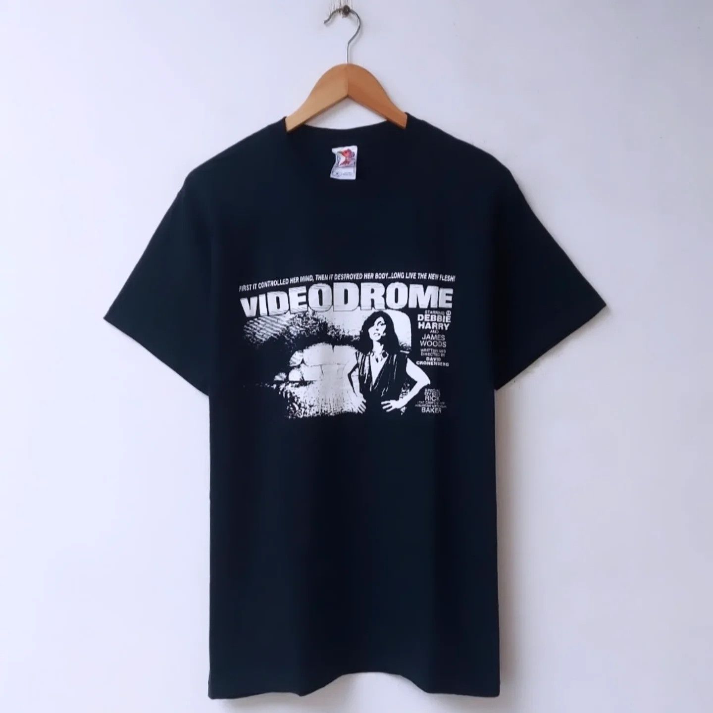 Vintage Vtg Early 00's Videodrome Horror Movie Tshirt Size US M / EU 48-50 / 2 - 1 Thumbnail