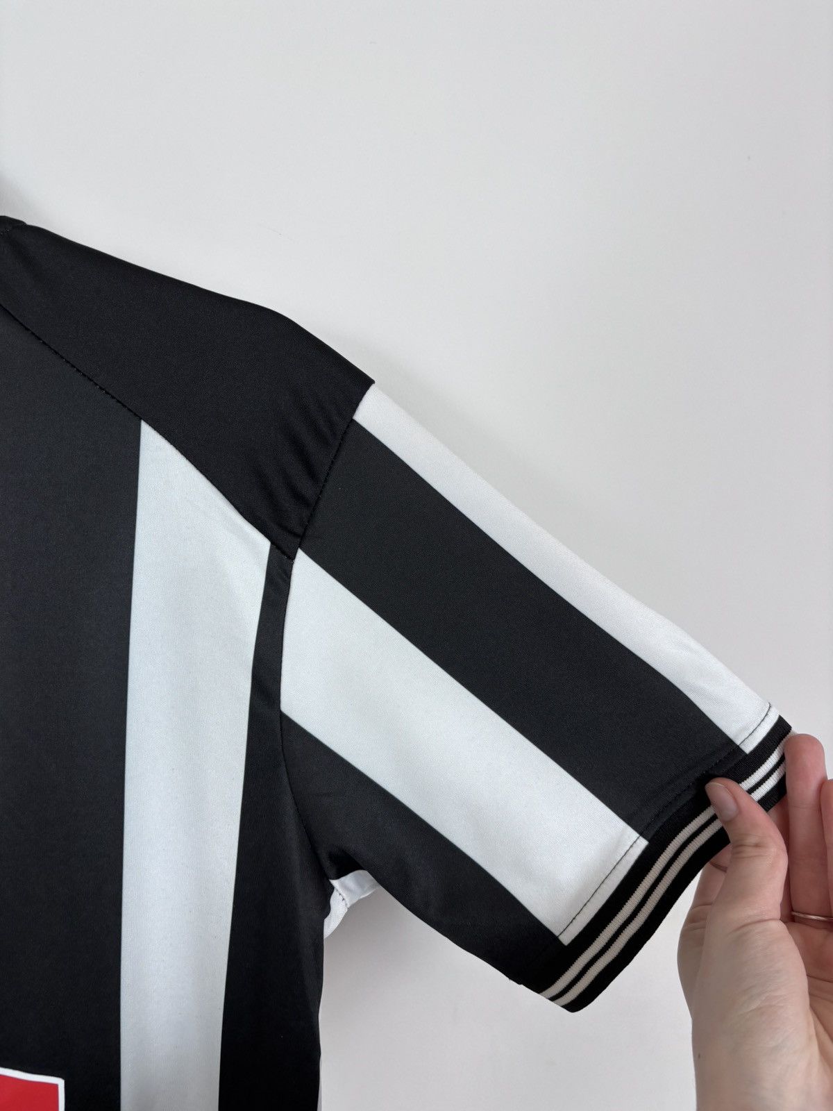 Castore Newcastle United 2023/2024 Home Isak #14 Soccer Jersey Size US M / EU 48-50 / 2 - 24 Thumbnail
