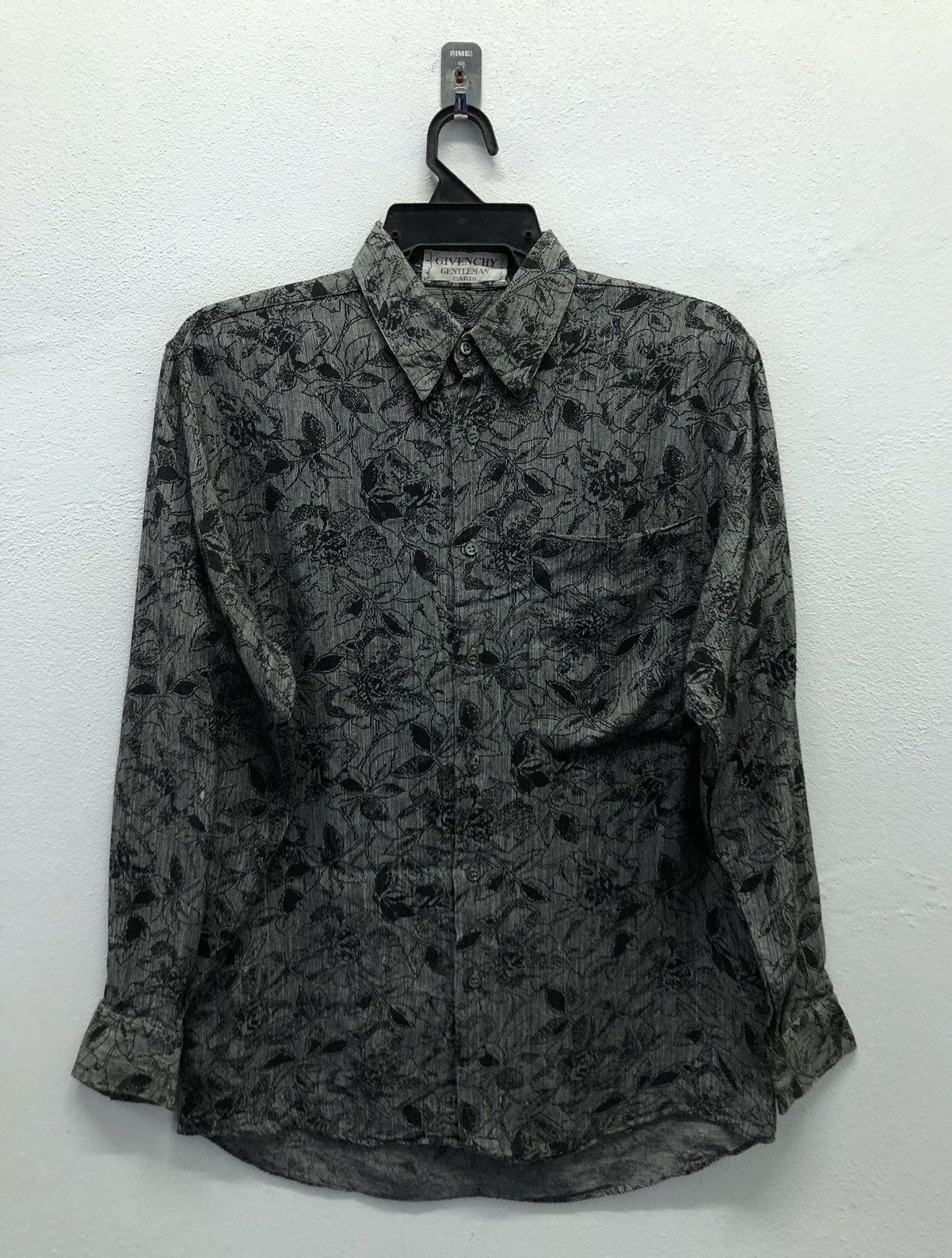 Givenchy Vintage Givenchy Gentlemen Paris Made In Italy Shirt Button Size US M / EU 48-50 / 2 - 1 Thumbnail