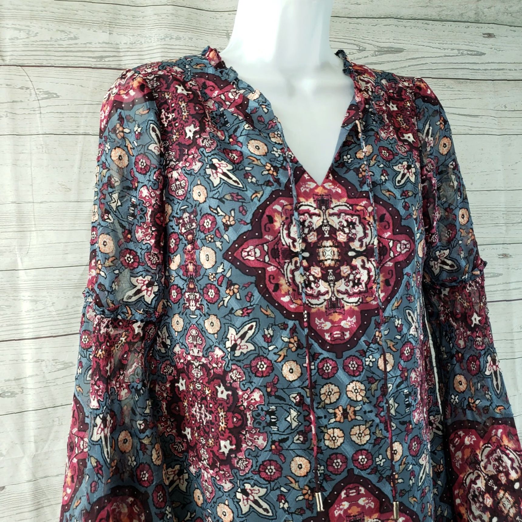 White House Black Market White House Black Market Womens Dress Sz XSP Bell Sleeves Shift Medallion Print Size XS / US 0-2 / IT 36-38 - 2 Thumbnail