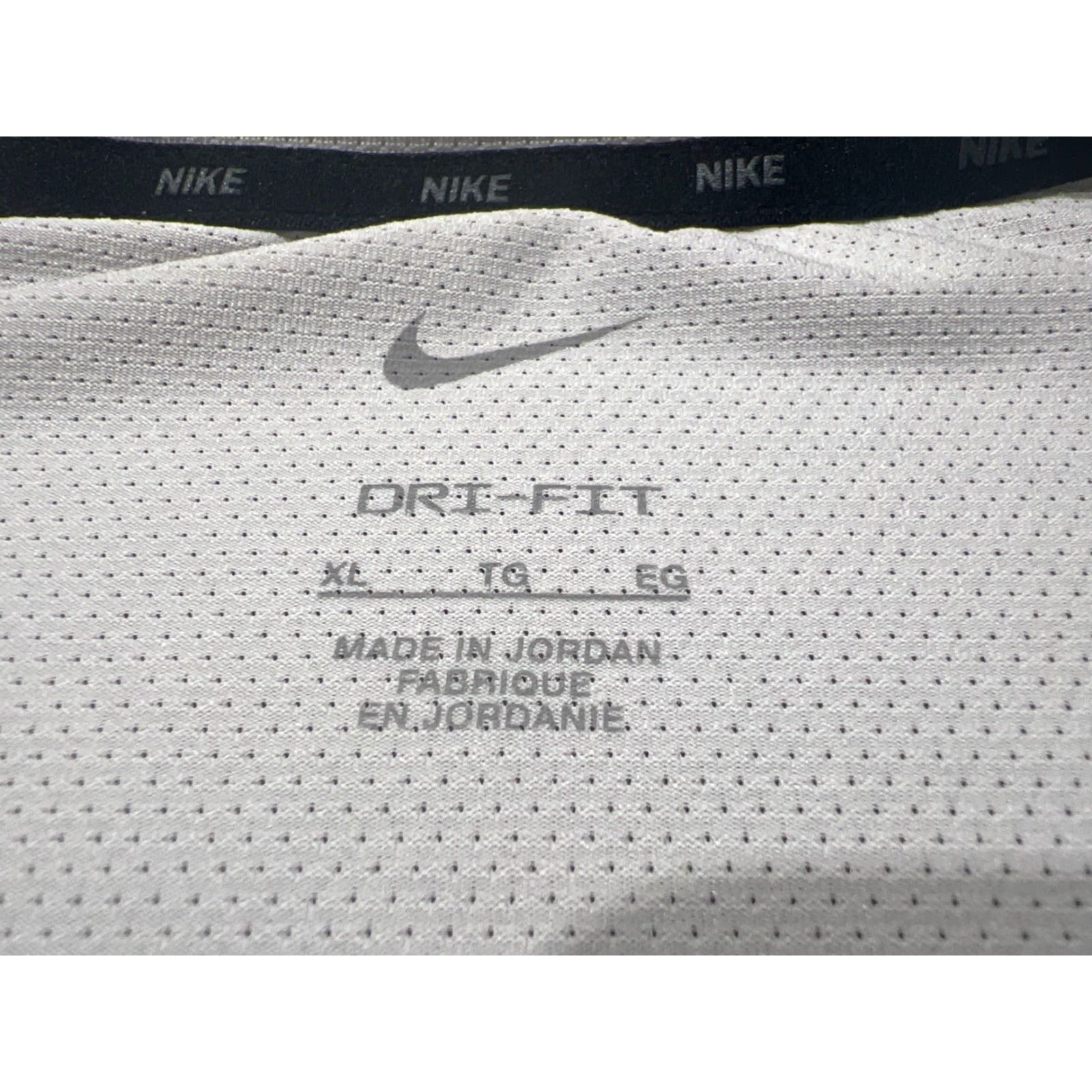 Nike Nike Dri-FIT Training Shirt XL Men White - Nike Dri-FIT Static T-Shirt Activewear Size XL White Men's Shirt Size US XL / EU 56 / 4 - 5 Thumbnail
