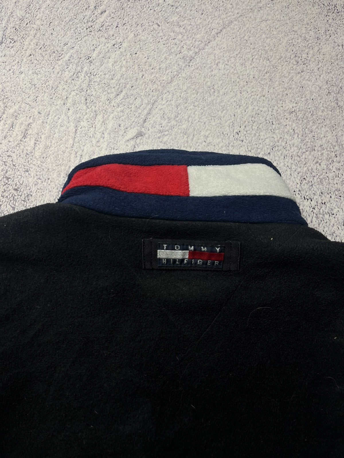 Other Vintage Tommy Hilfiger Fleece Jacket Big Logo Y2K Size US L / EU 52-54 / 3 - 23 Thumbnail