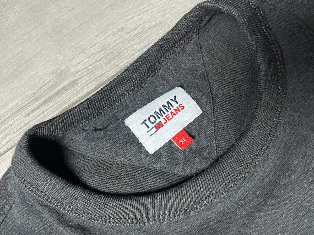 Tommy Hilfiger Tommy Hilfiger Tshirt middle logo double tee size Large Size US L / EU 52-54 / 3 - 4 Thumbnail