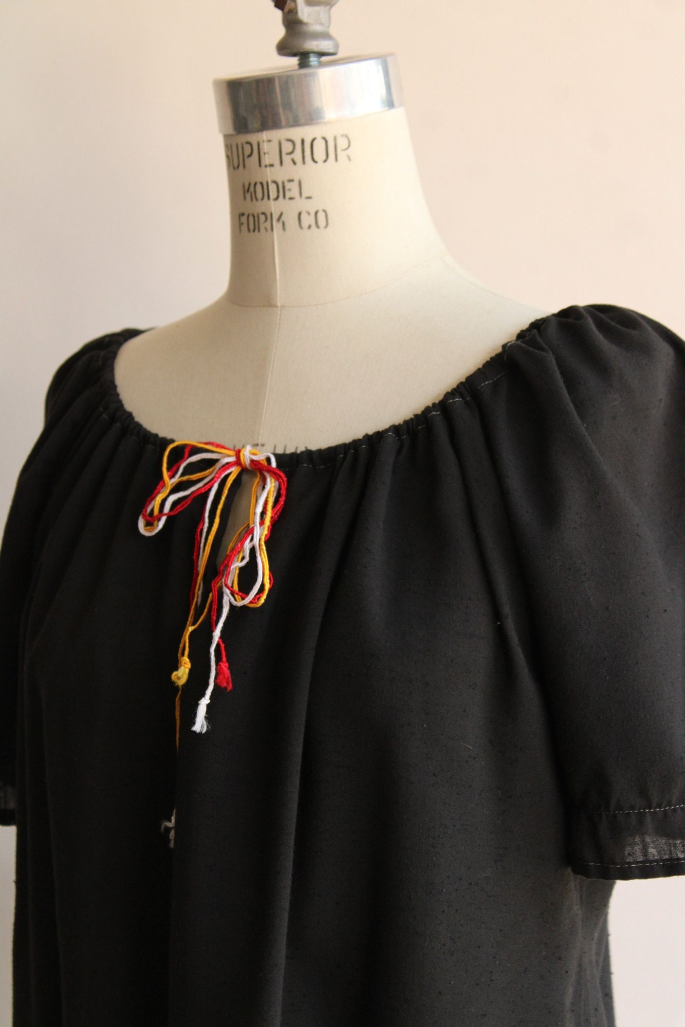 Vintage Vintage 1970s 1980s Blouse, Black Peasant Shirt, Keyhole Nec Size M / US 6-8 / IT 42-44 - 7 Thumbnail