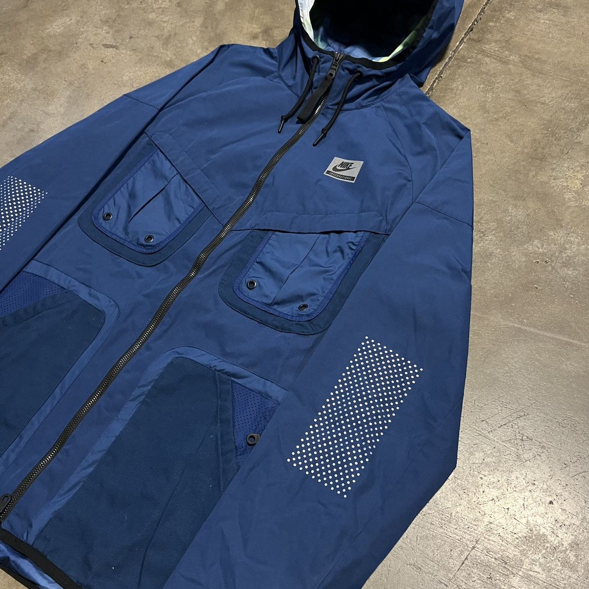 Nike Nike International Windbreaker Jacket Lightweight Hooded Y2K Size US L / EU 52-54 / 3 - 3 Thumbnail