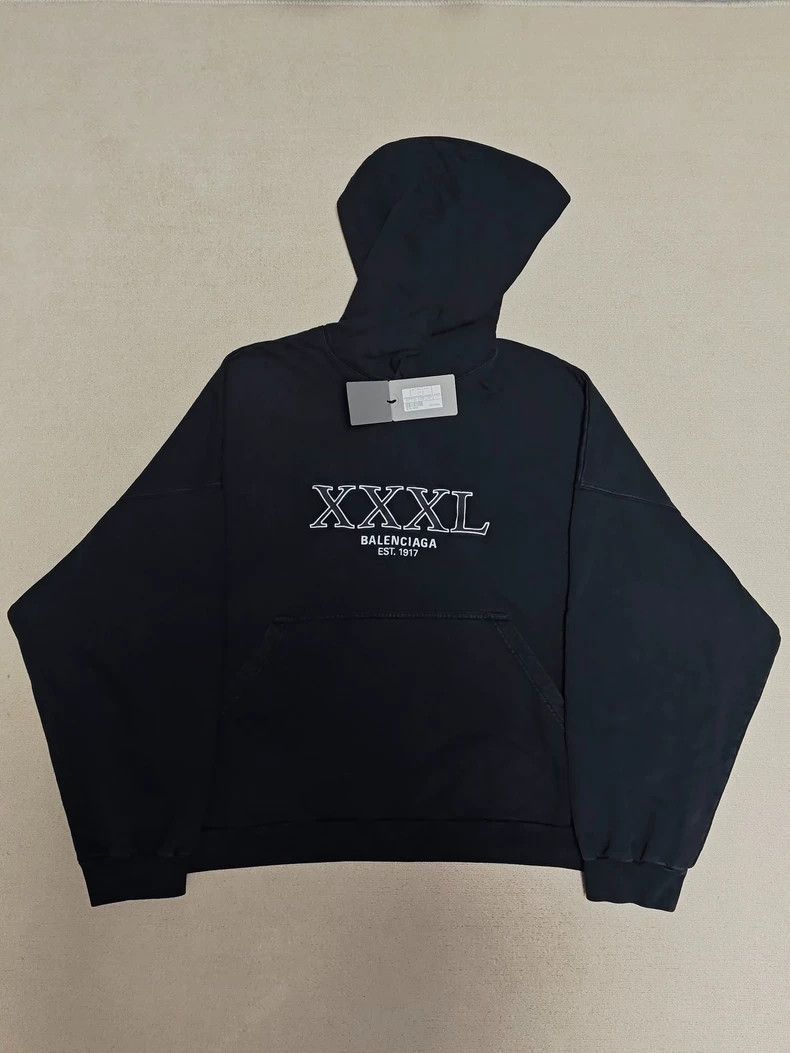 Balenciaga 22fw Blizzard show edging to make old embroidere